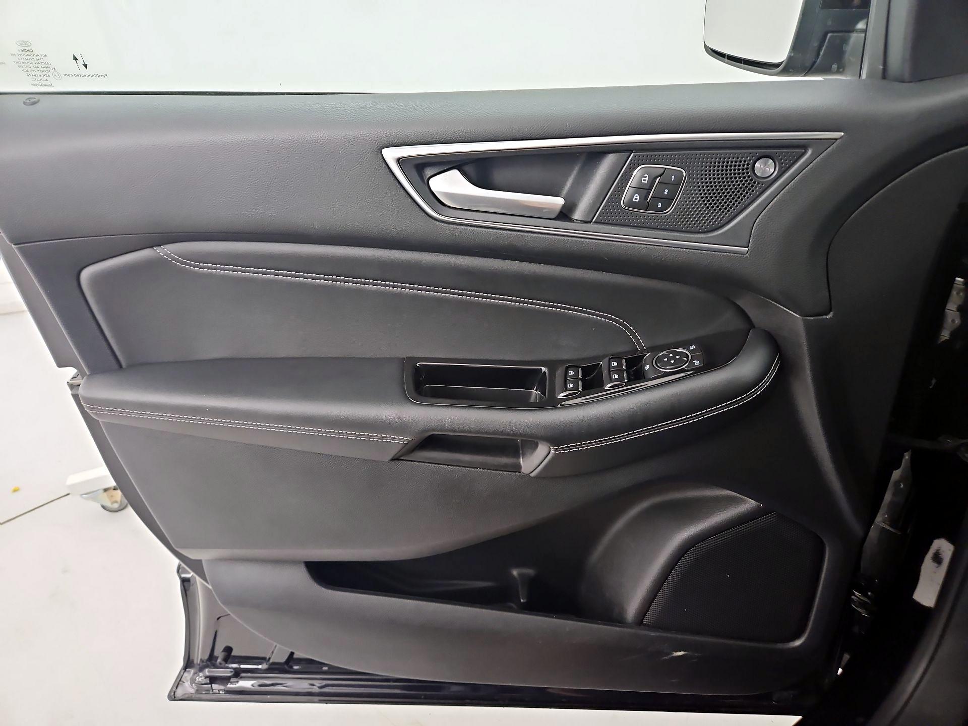 Thumbnail: 2020 Ford Edge - 12