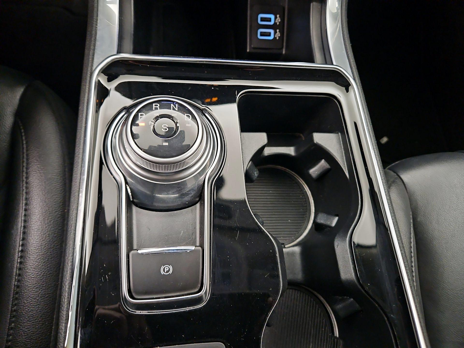 Thumbnail: 2020 Ford Edge - 17