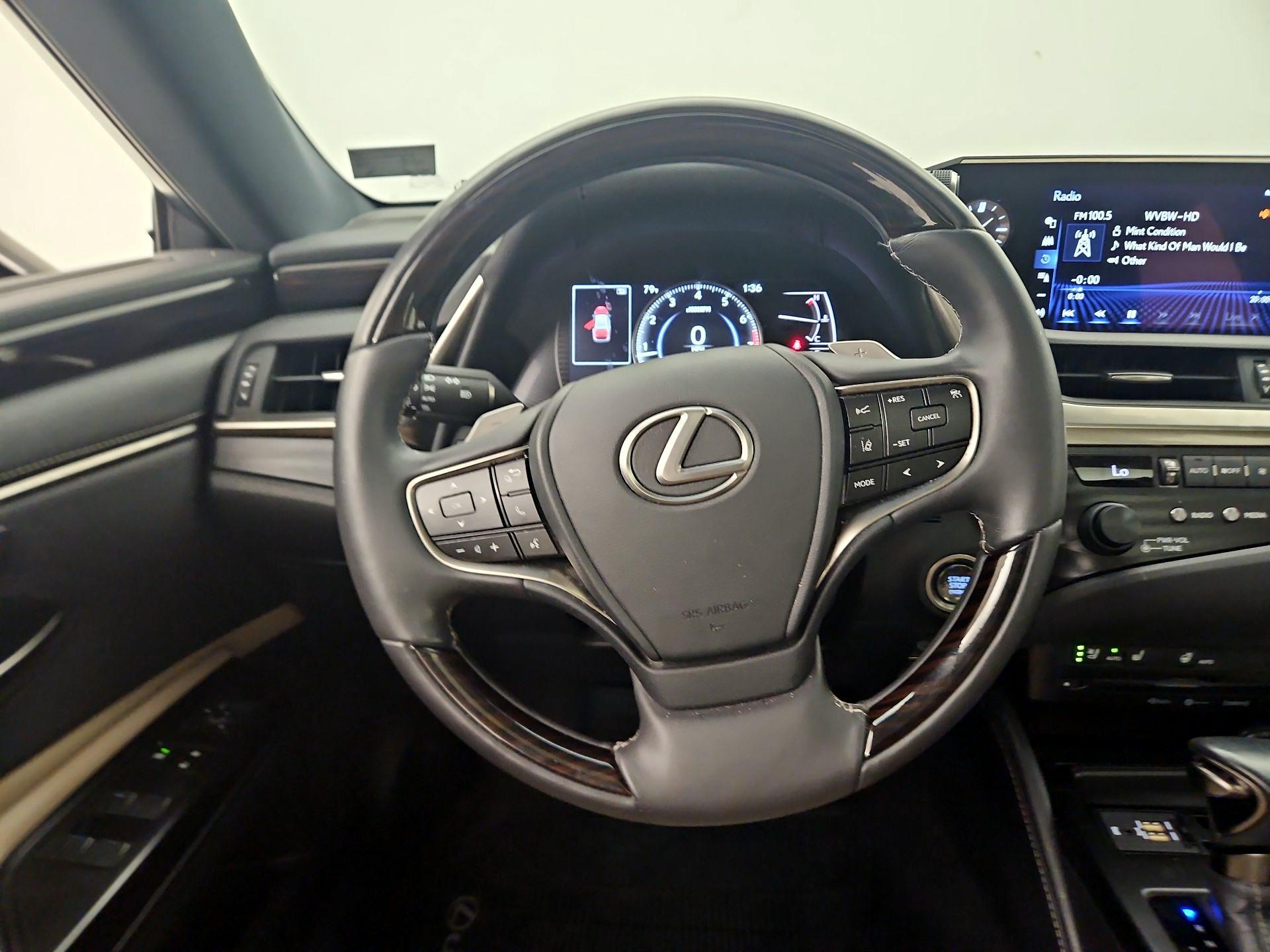 Thumbnail: 2019 Lexus ES - 10