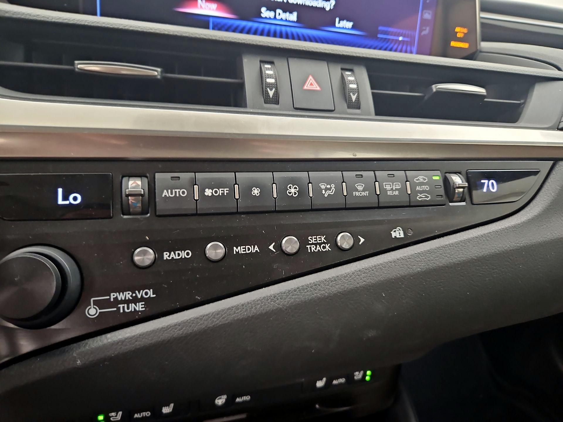 Thumbnail: 2019 Lexus ES - 16