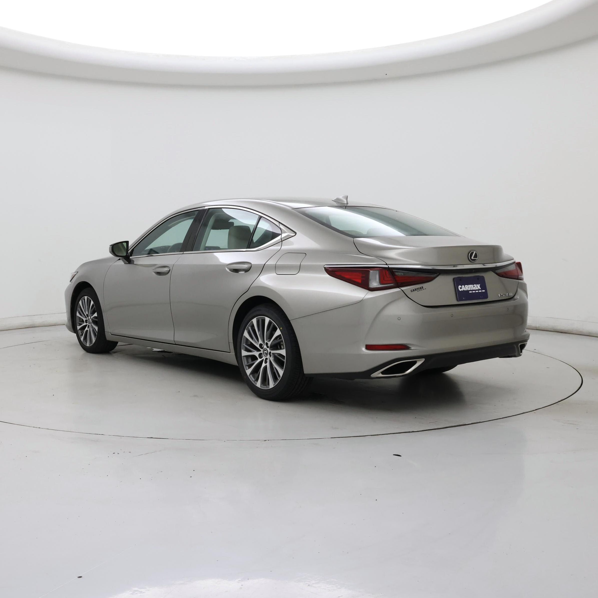 Thumbnail: 2019 Lexus ES - 2