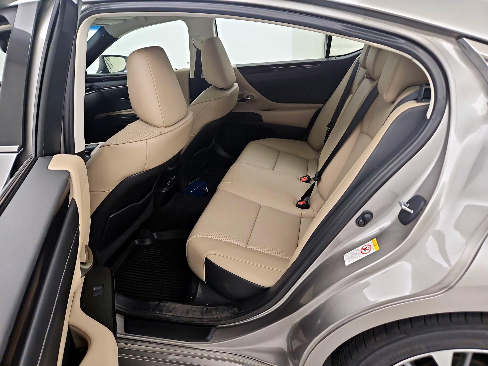 Thumbnail: 2019 Lexus ES - 20