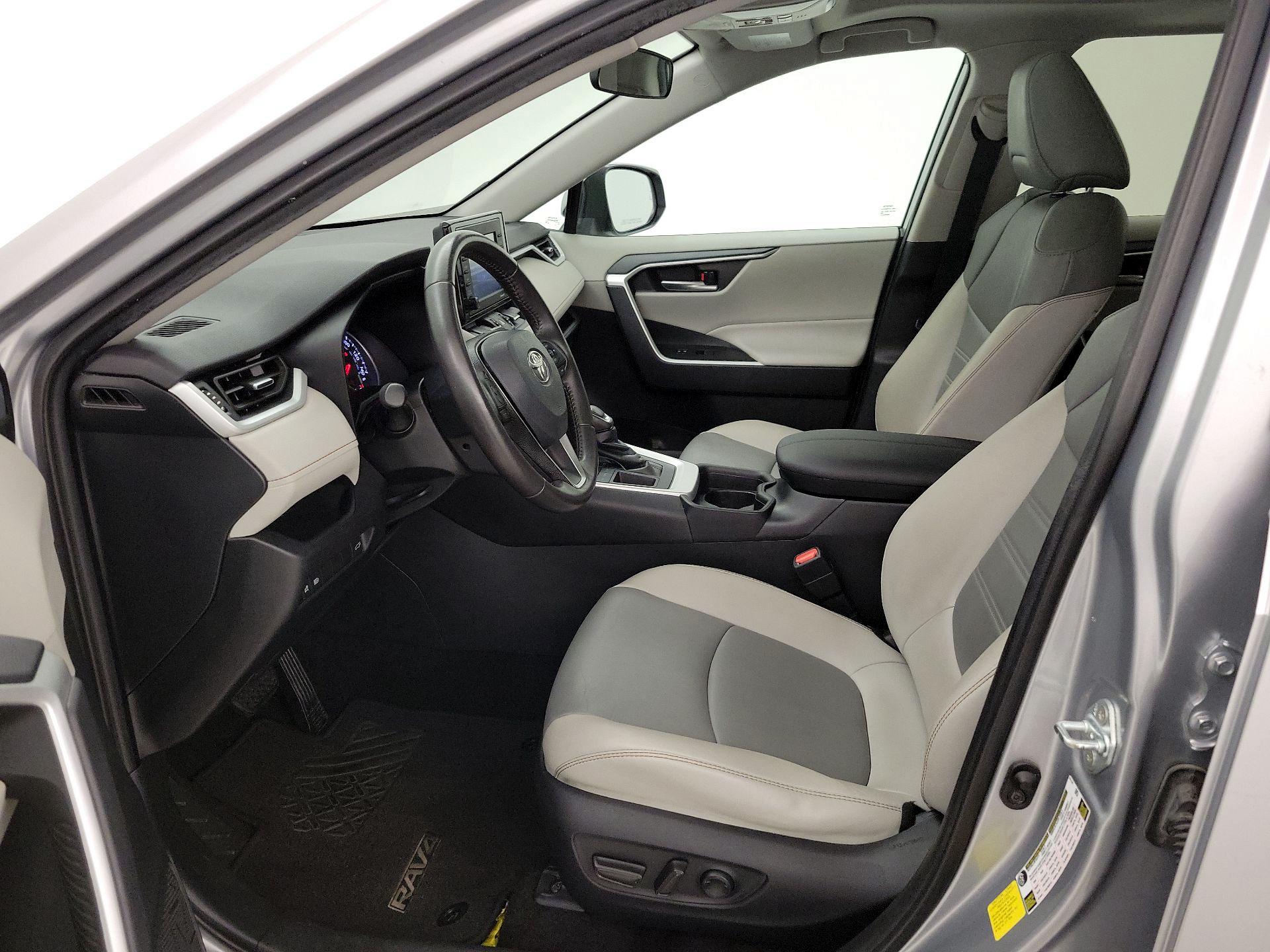 Thumbnail: 2021 Toyota RAV4 - 11