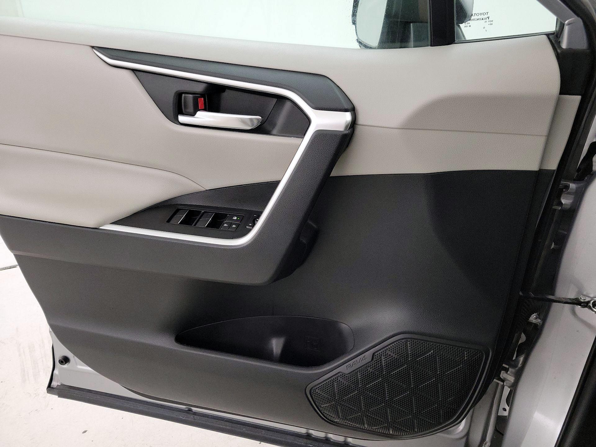 Thumbnail: 2021 Toyota RAV4 - 12