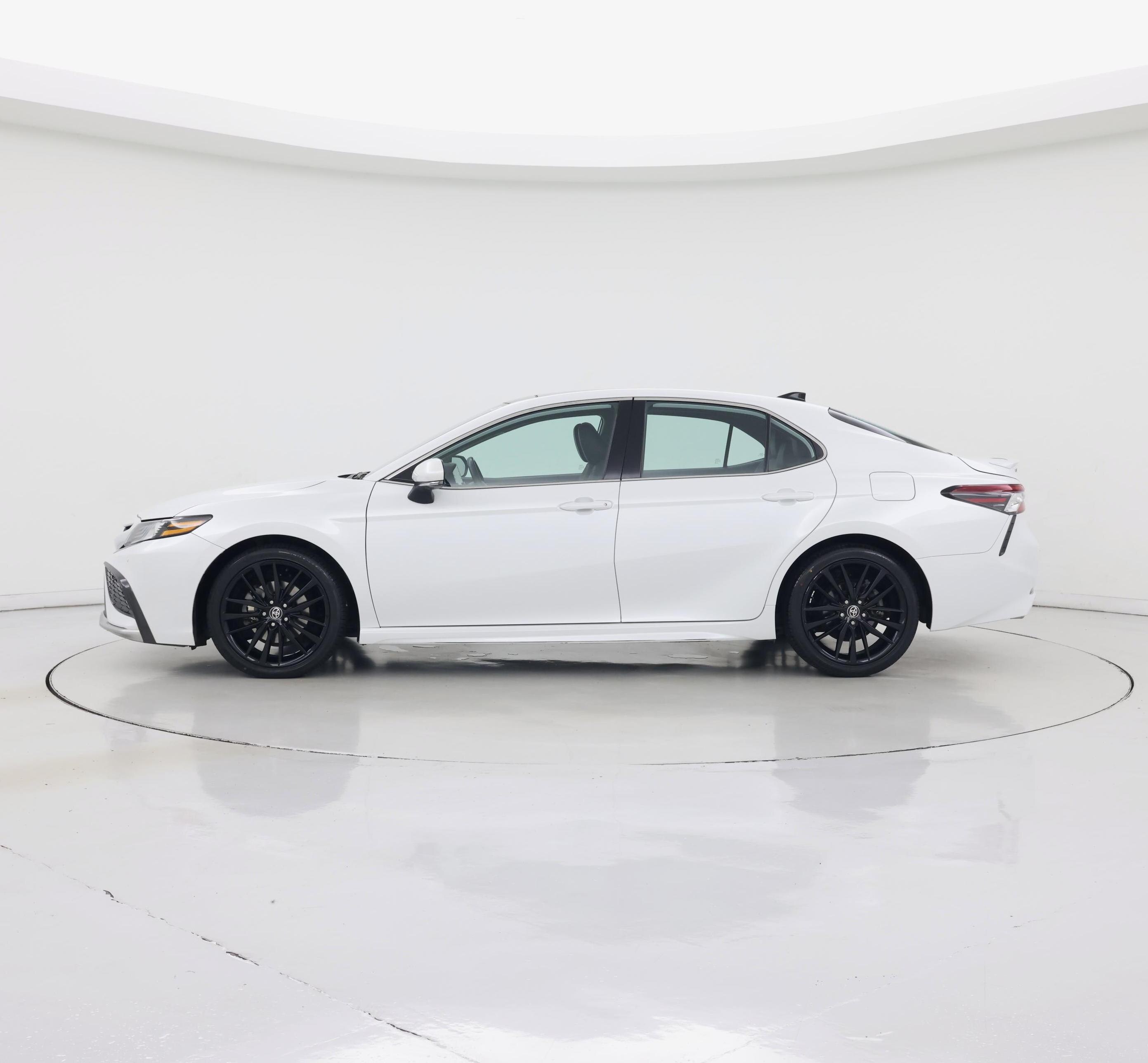 Thumbnail: 2021 Toyota Camry - 3