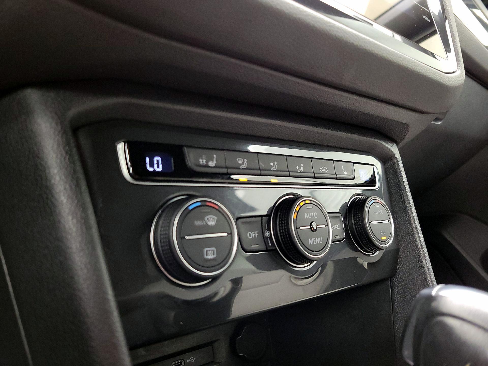 Thumbnail: 2021 Volkswagen Tiguan - 17