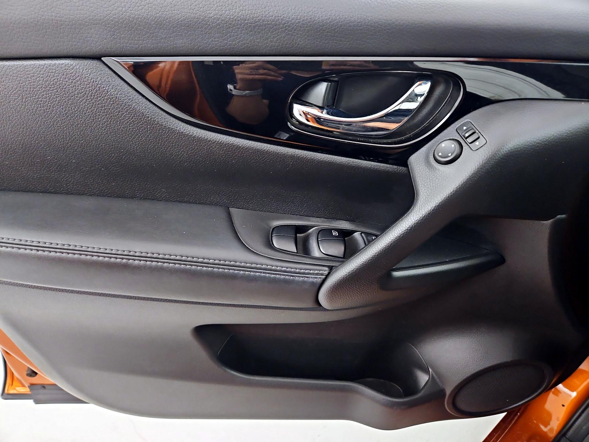 Thumbnail: 2020 Nissan Rogue Sport - 12
