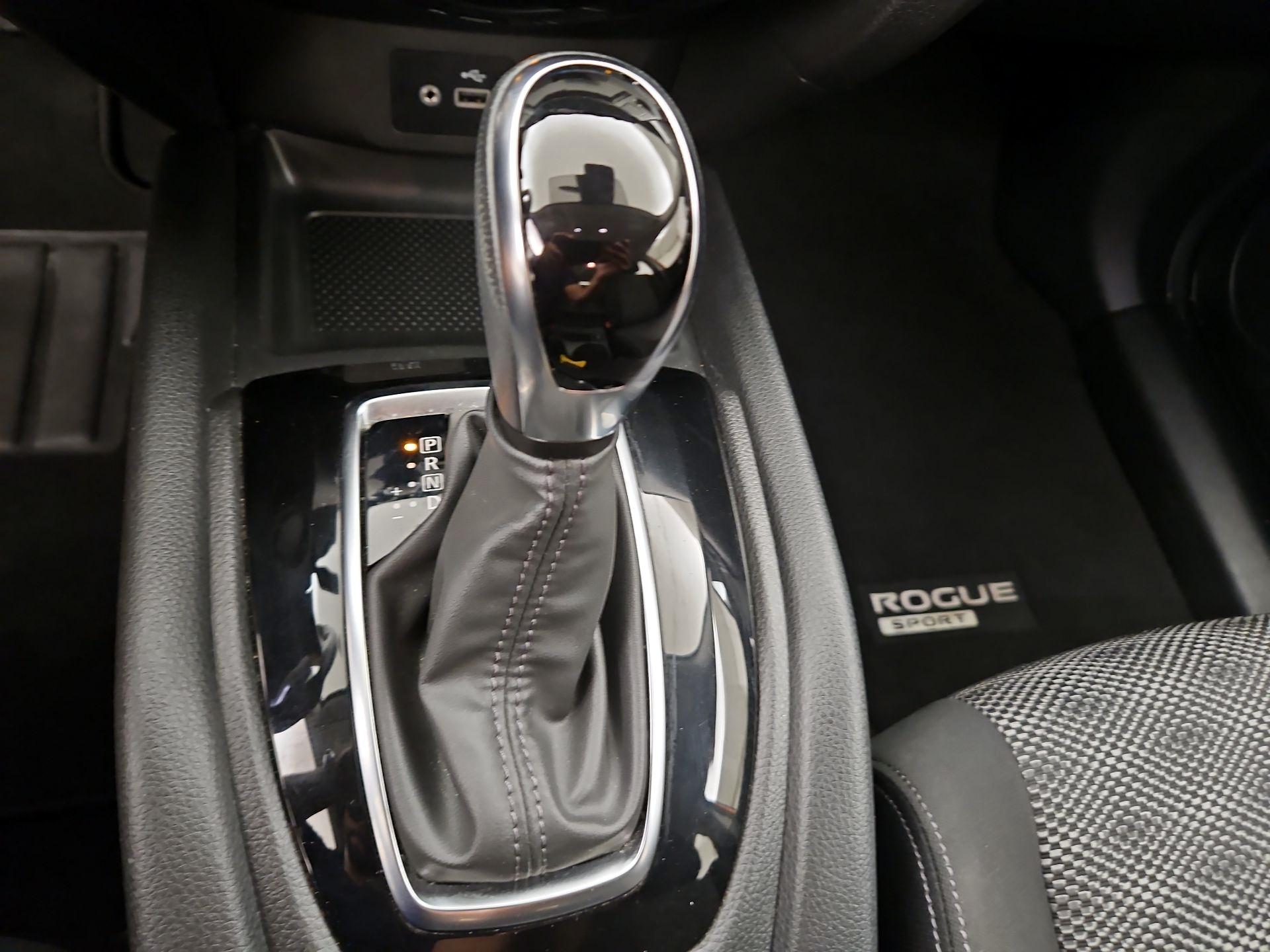 Thumbnail: 2020 Nissan Rogue Sport - 17