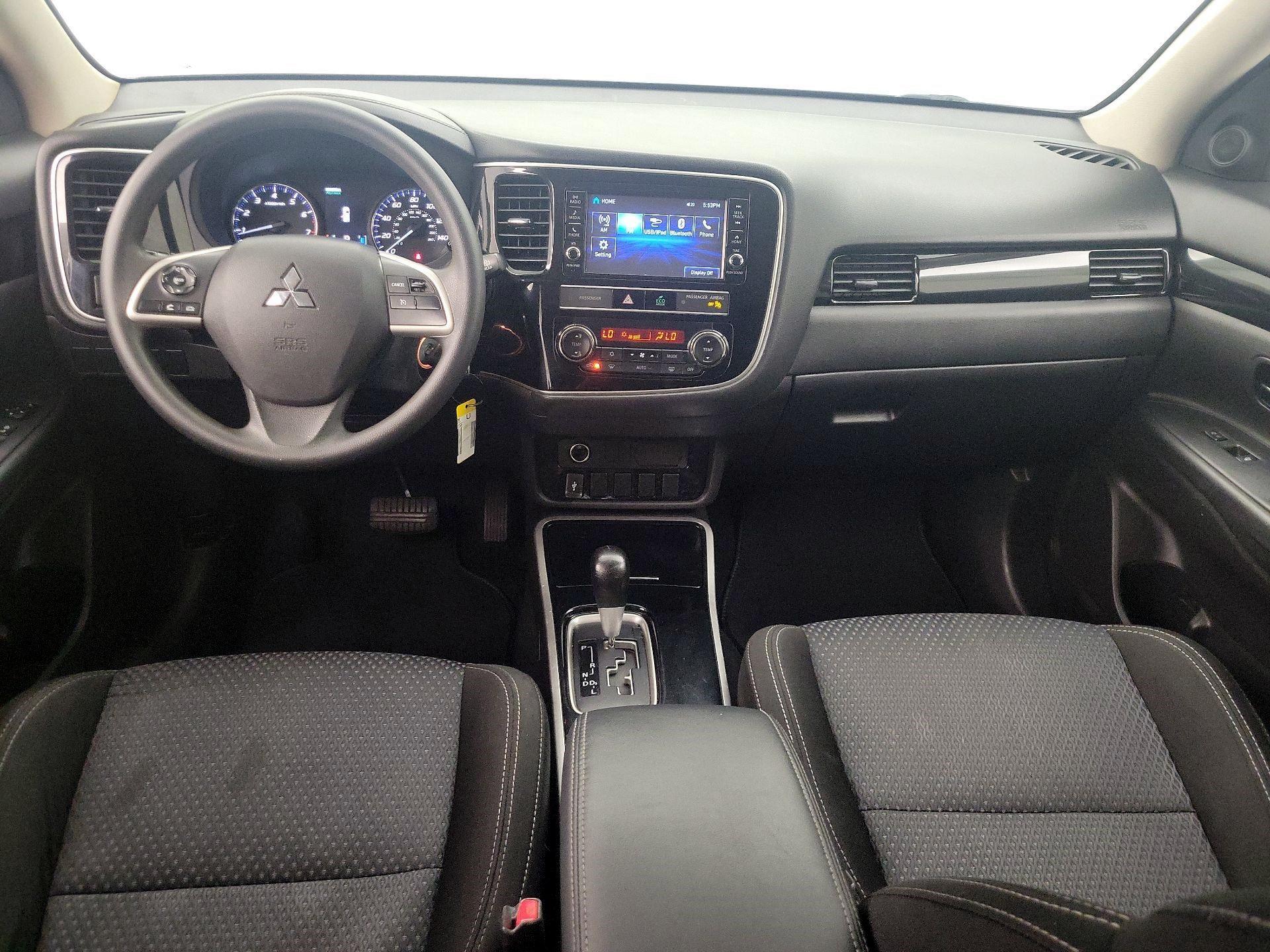 Thumbnail: 2019 Mitsubishi Outlander - 9