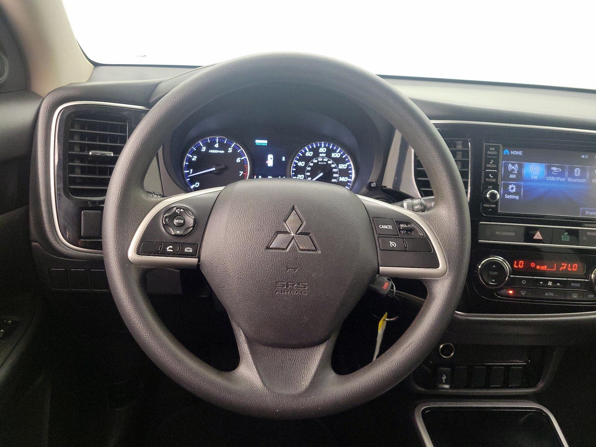 Thumbnail: 2019 Mitsubishi Outlander - 10