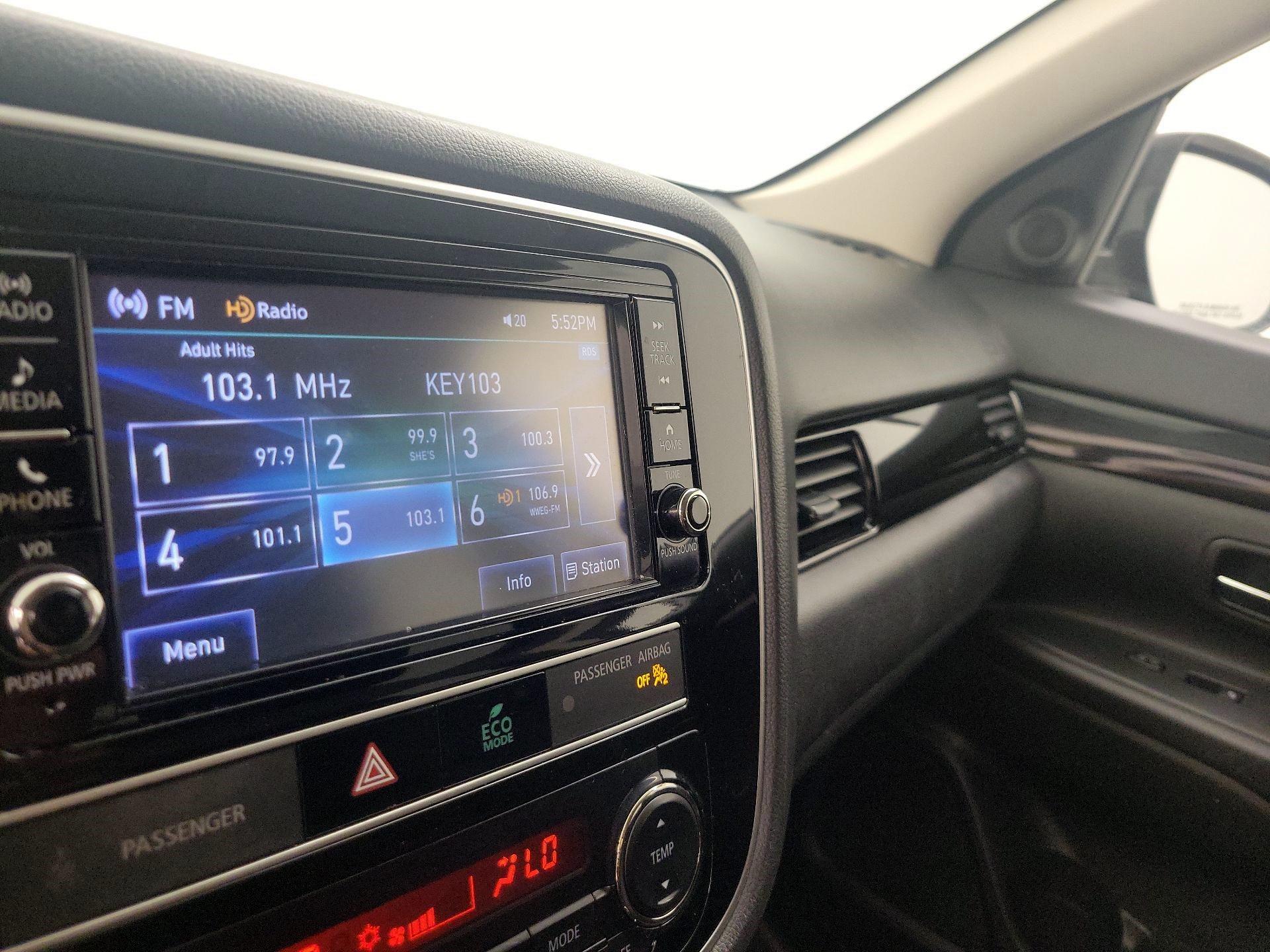 Thumbnail: 2019 Mitsubishi Outlander - 15