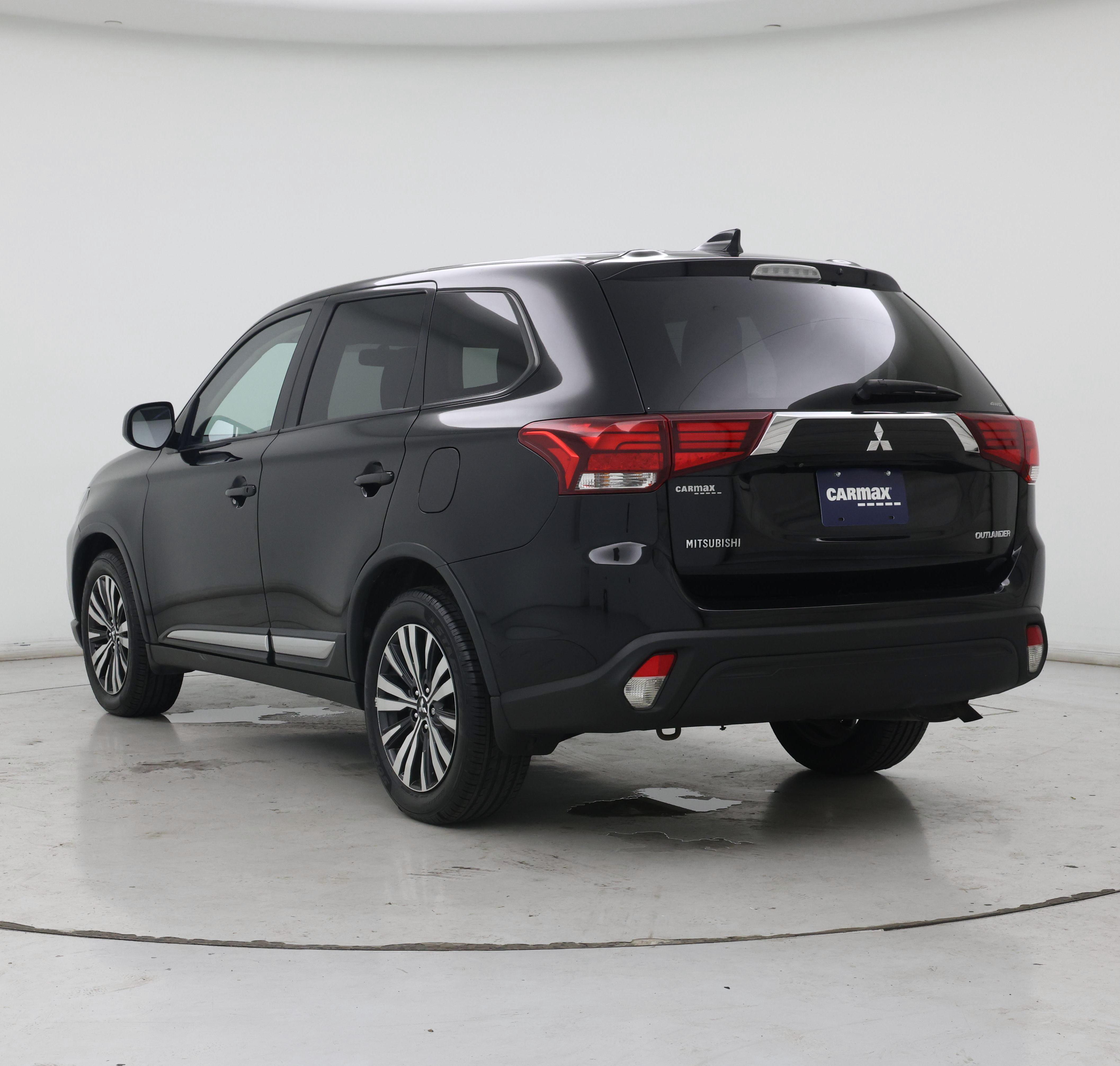Thumbnail: 2019 Mitsubishi Outlander - 2