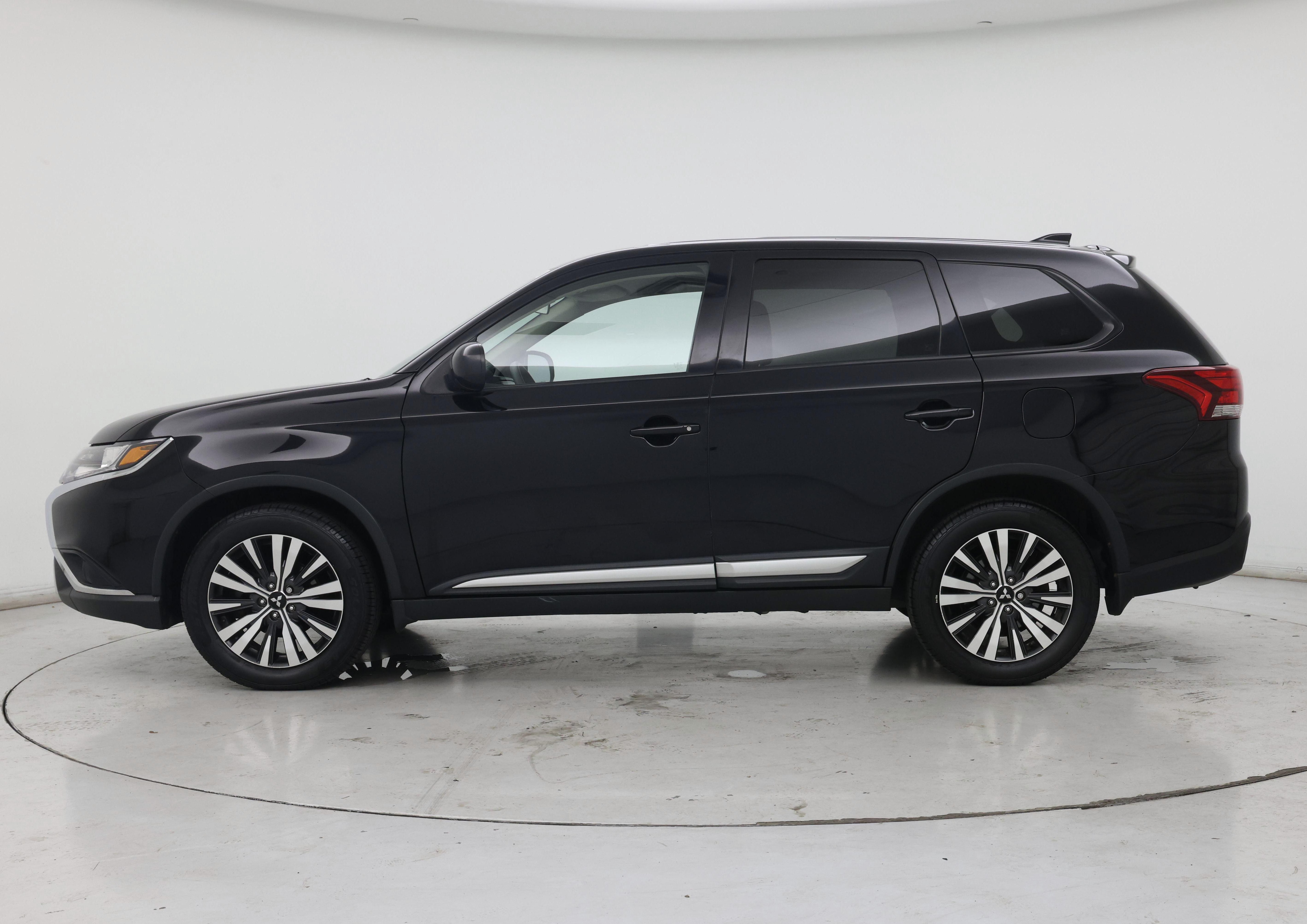 Thumbnail: 2019 Mitsubishi Outlander - 3