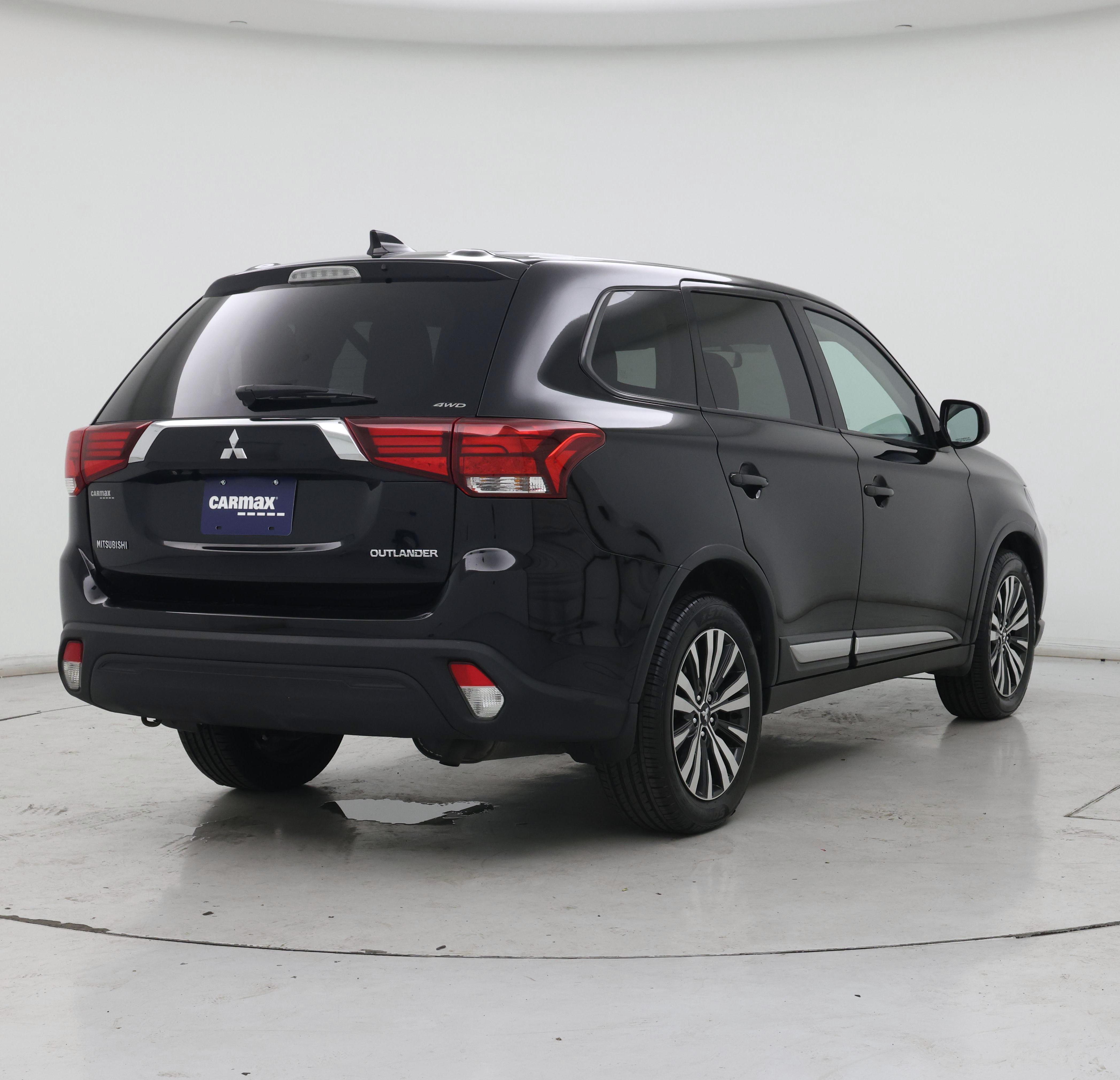 Thumbnail: 2019 Mitsubishi Outlander - 8