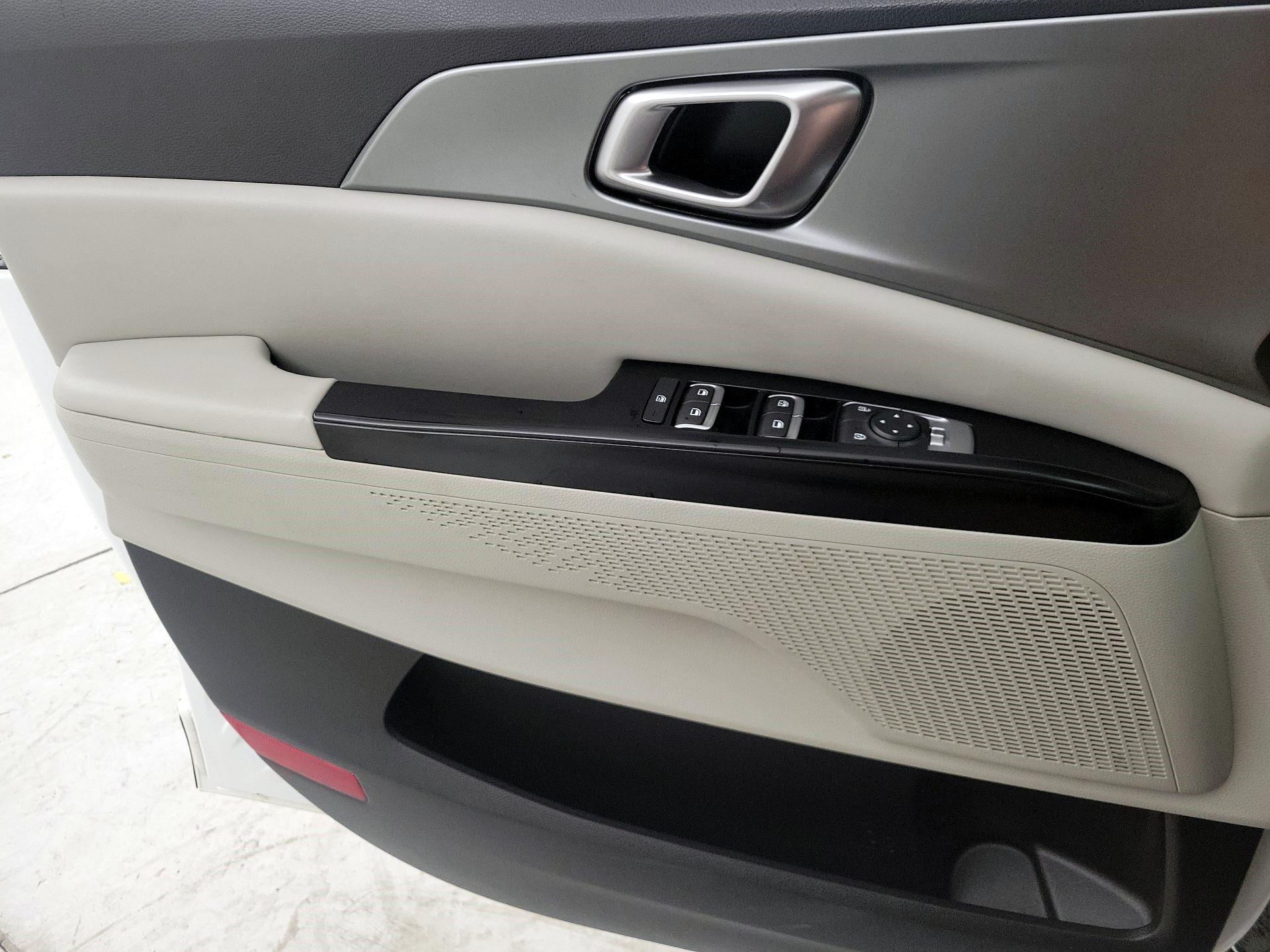 Thumbnail: 2022 Kia Carnival - 12