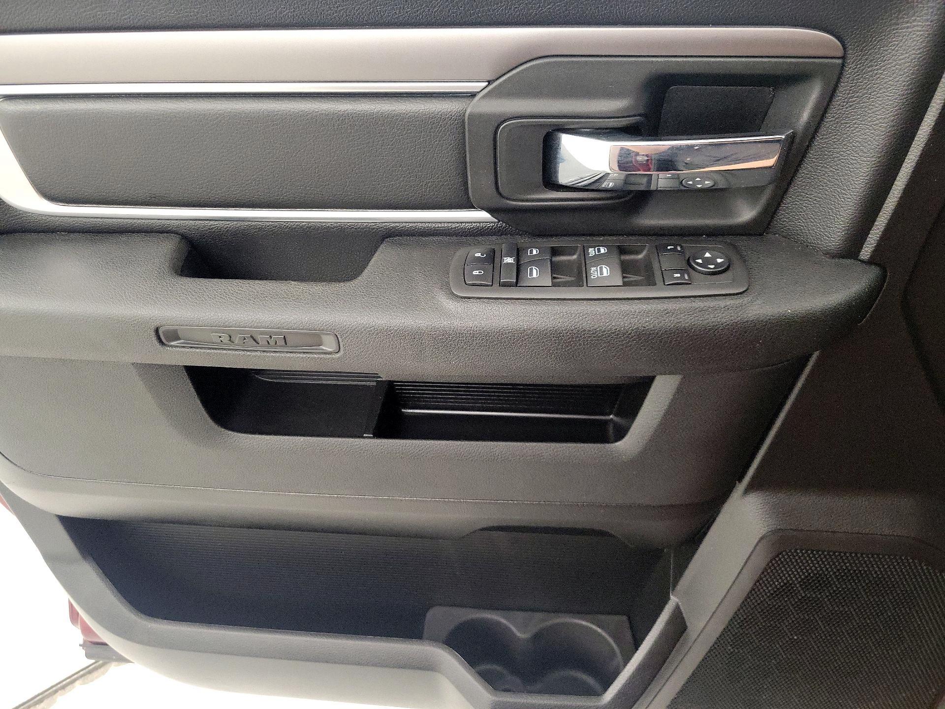 Thumbnail: 2021 RAM 1500 Classic - 12