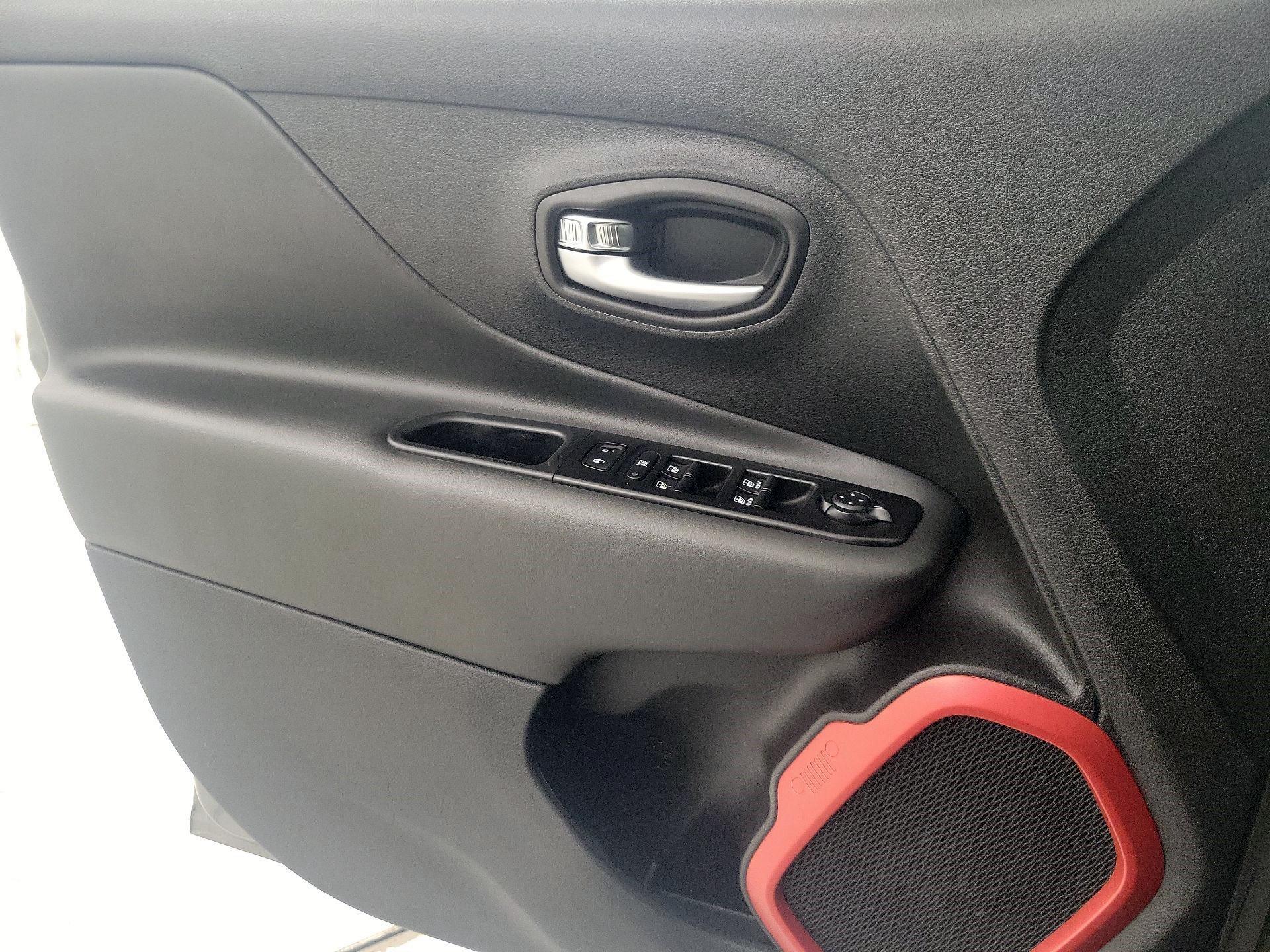 Thumbnail: 2021 Jeep Renegade - 12
