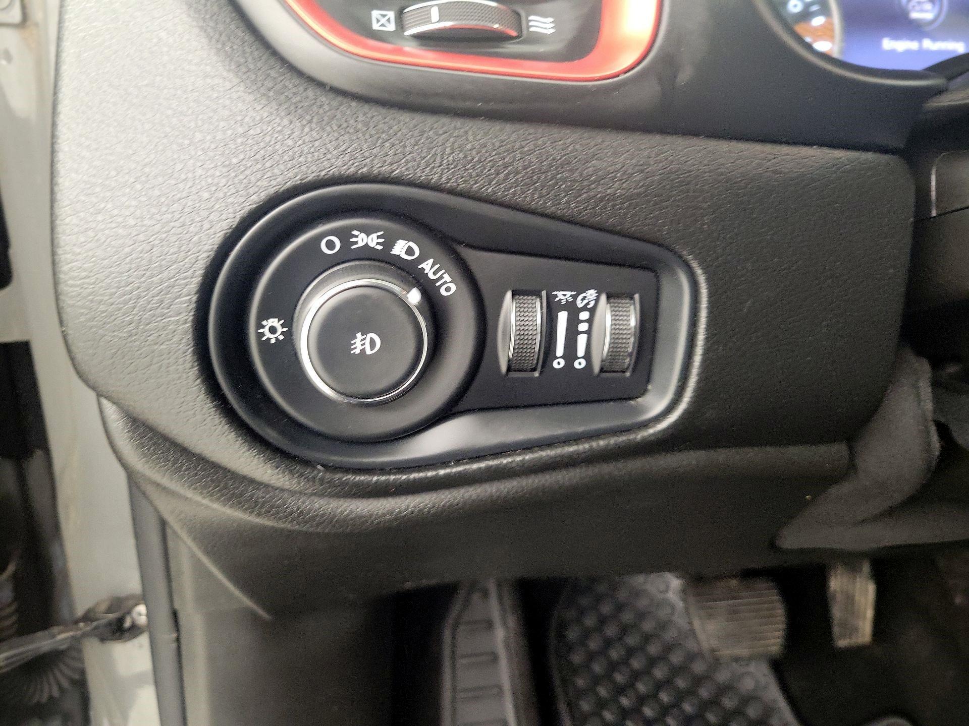 Thumbnail: 2021 Jeep Renegade - 13