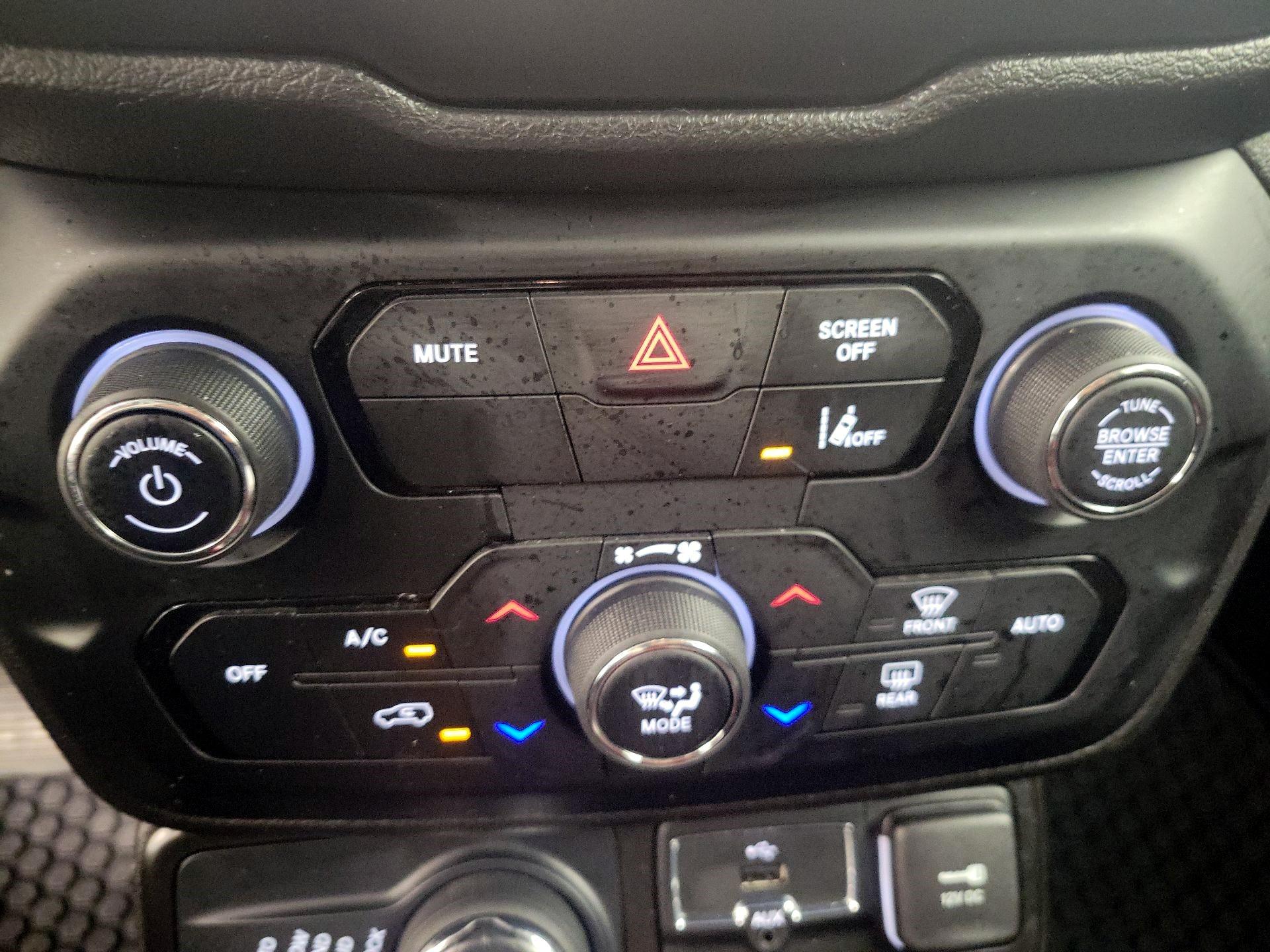 Thumbnail: 2021 Jeep Renegade - 17