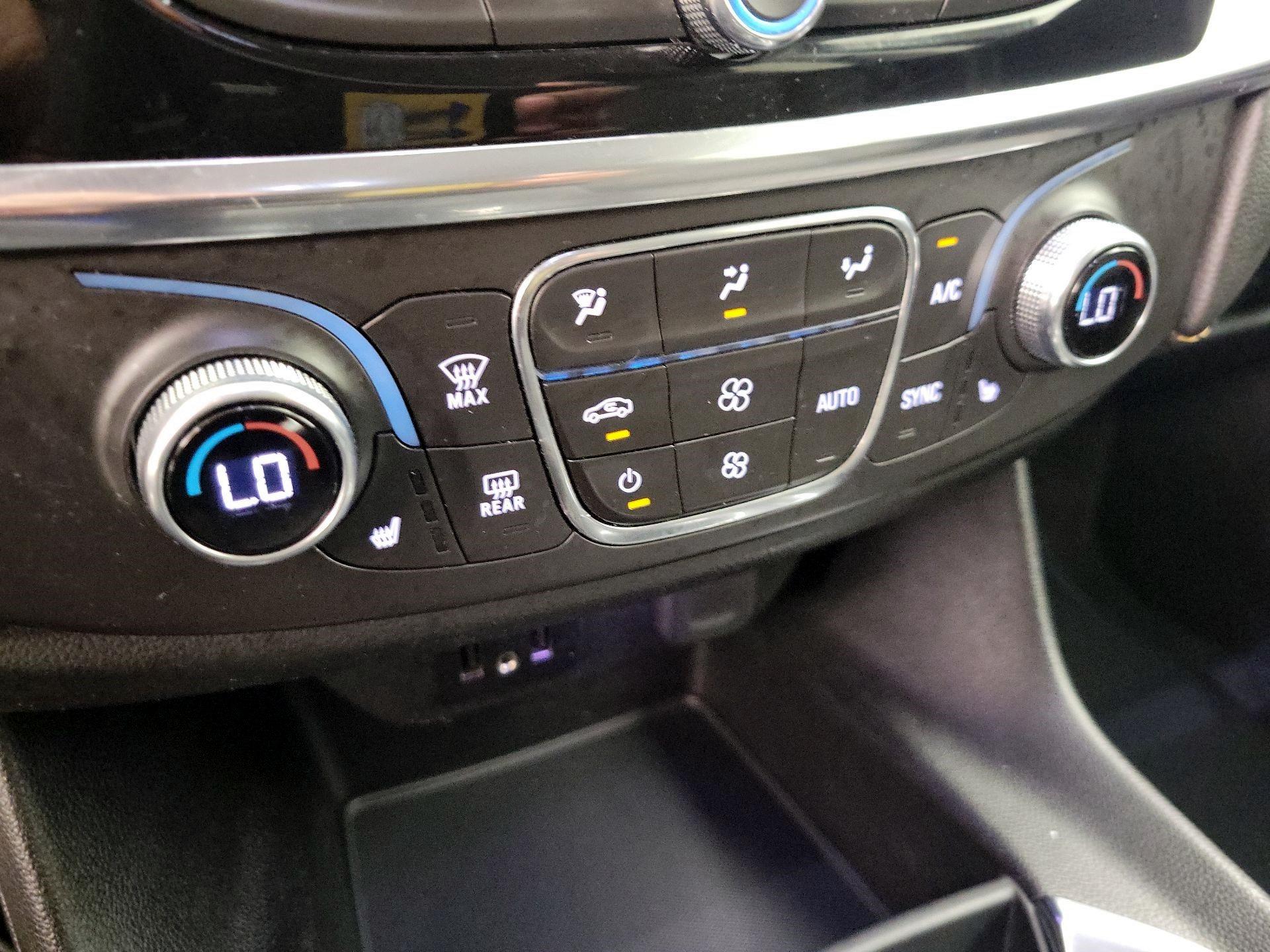 Thumbnail: 2021 Chevrolet Traverse - 16
