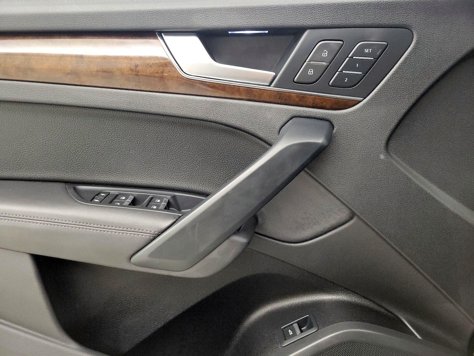 Thumbnail: 2019 Audi Q5 - 12