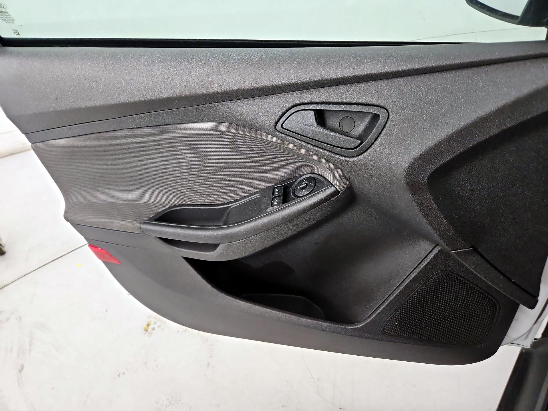 Thumbnail: 2014 Ford Focus - 12