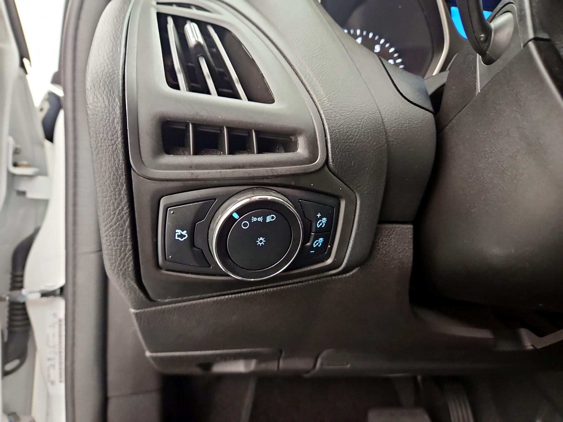 Thumbnail: 2014 Ford Focus - 13