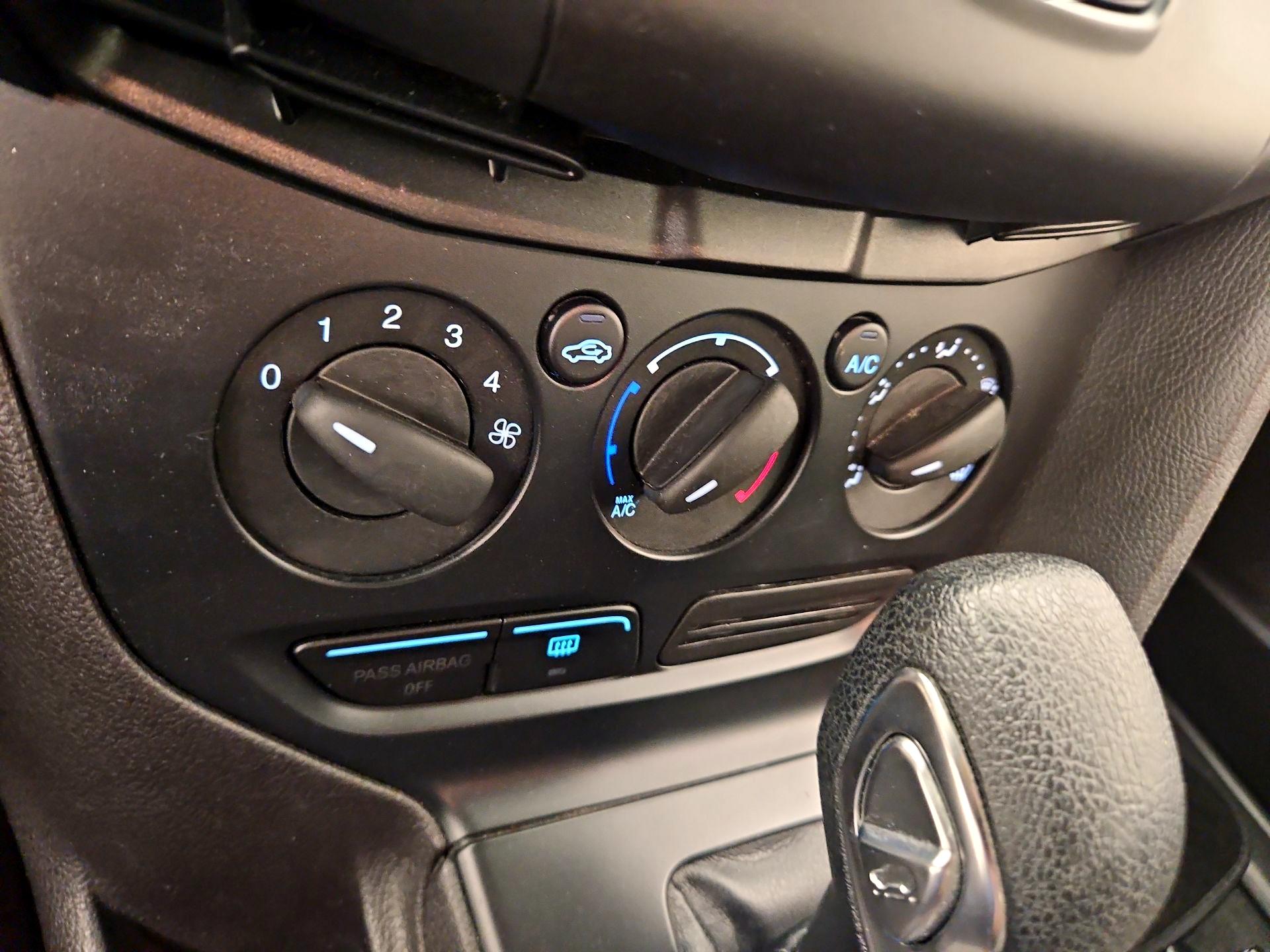 Thumbnail: 2014 Ford Focus - 15