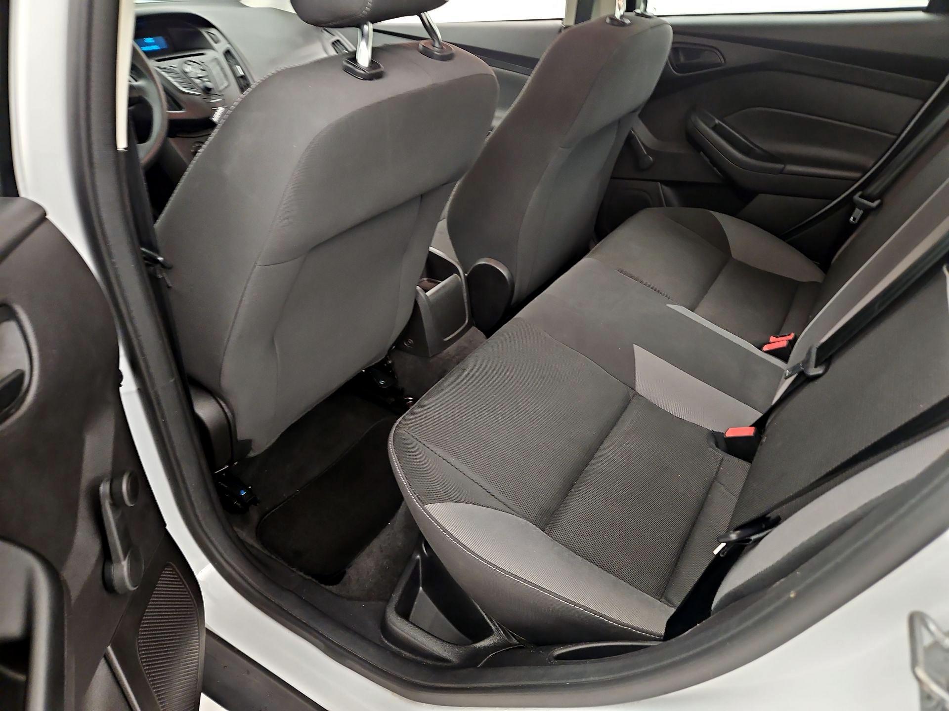 Thumbnail: 2014 Ford Focus - 17