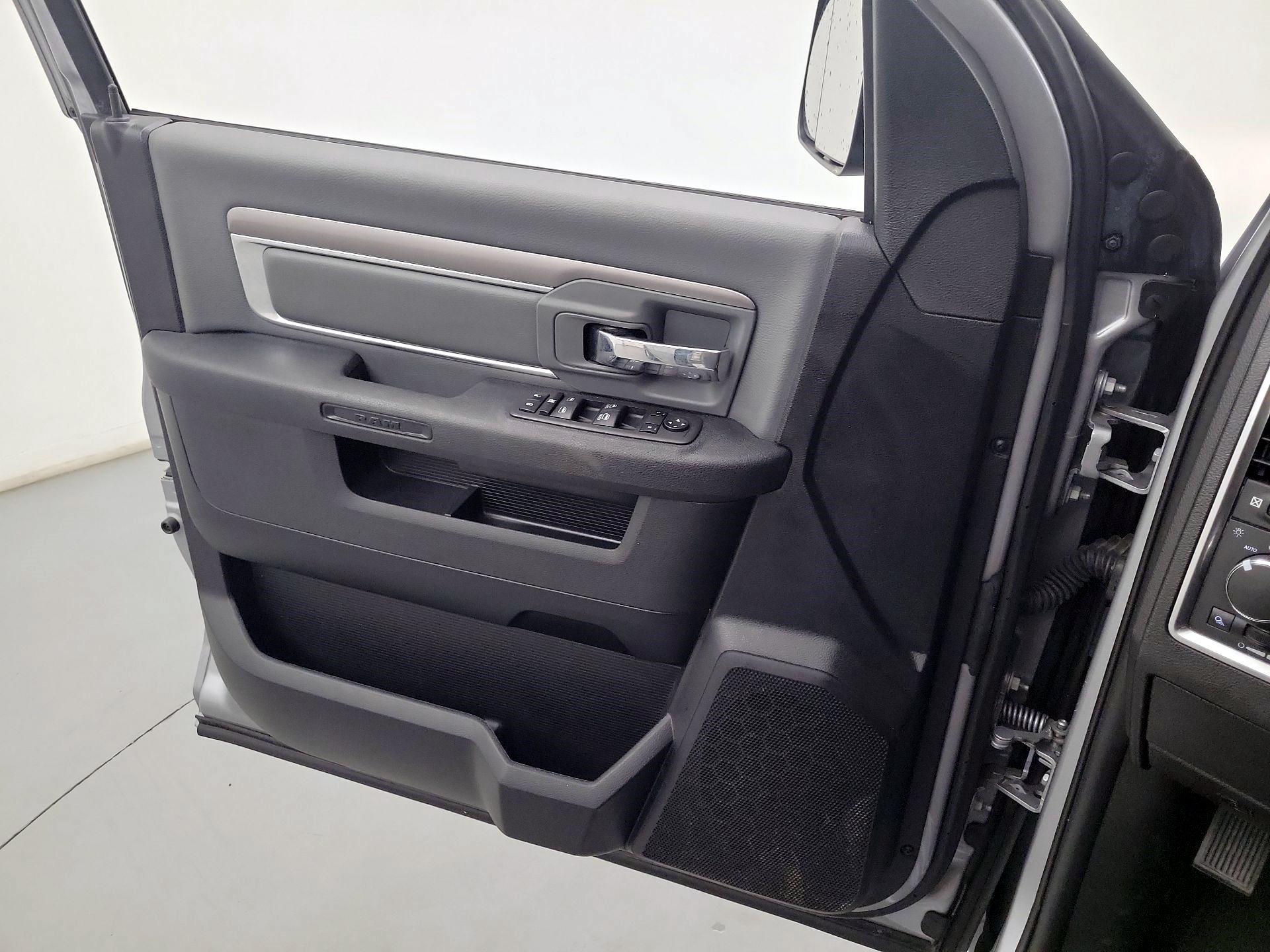 Thumbnail: 2023 RAM 1500 Classic - 10
