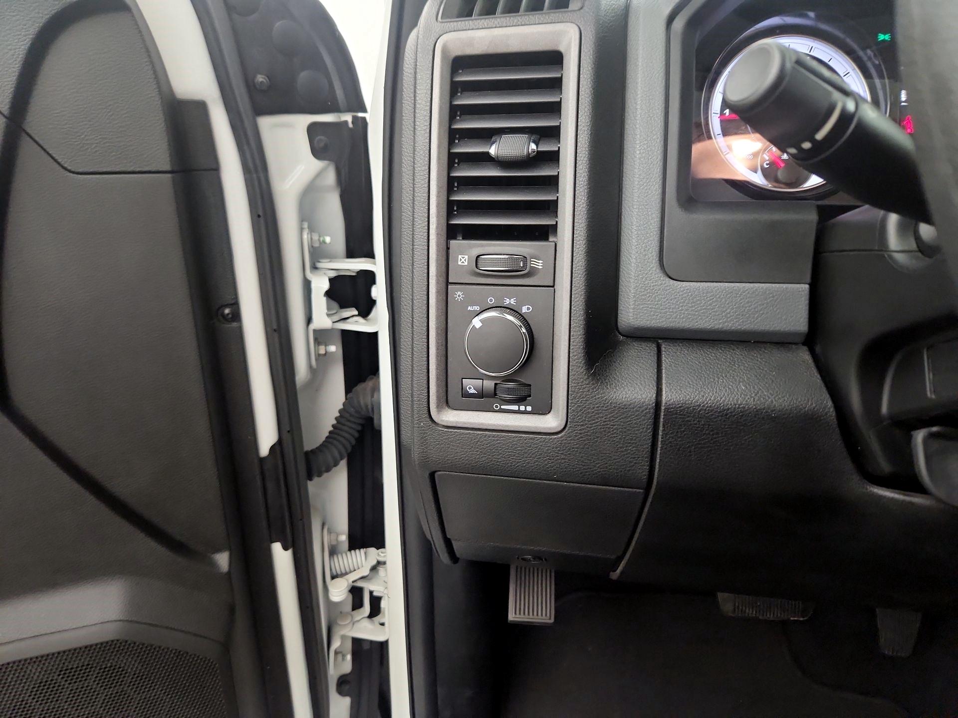 Thumbnail: 2020 RAM 1500 Classic - 11