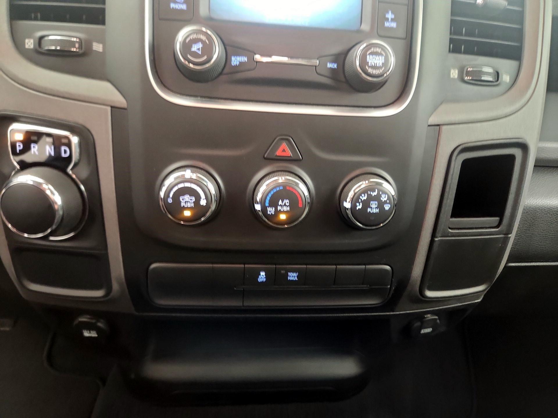 Thumbnail: 2020 RAM 1500 Classic - 14