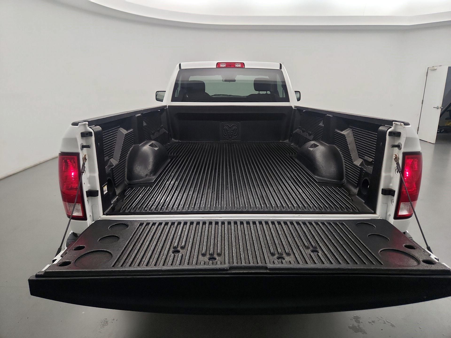 Thumbnail: 2020 RAM 1500 Classic - 17