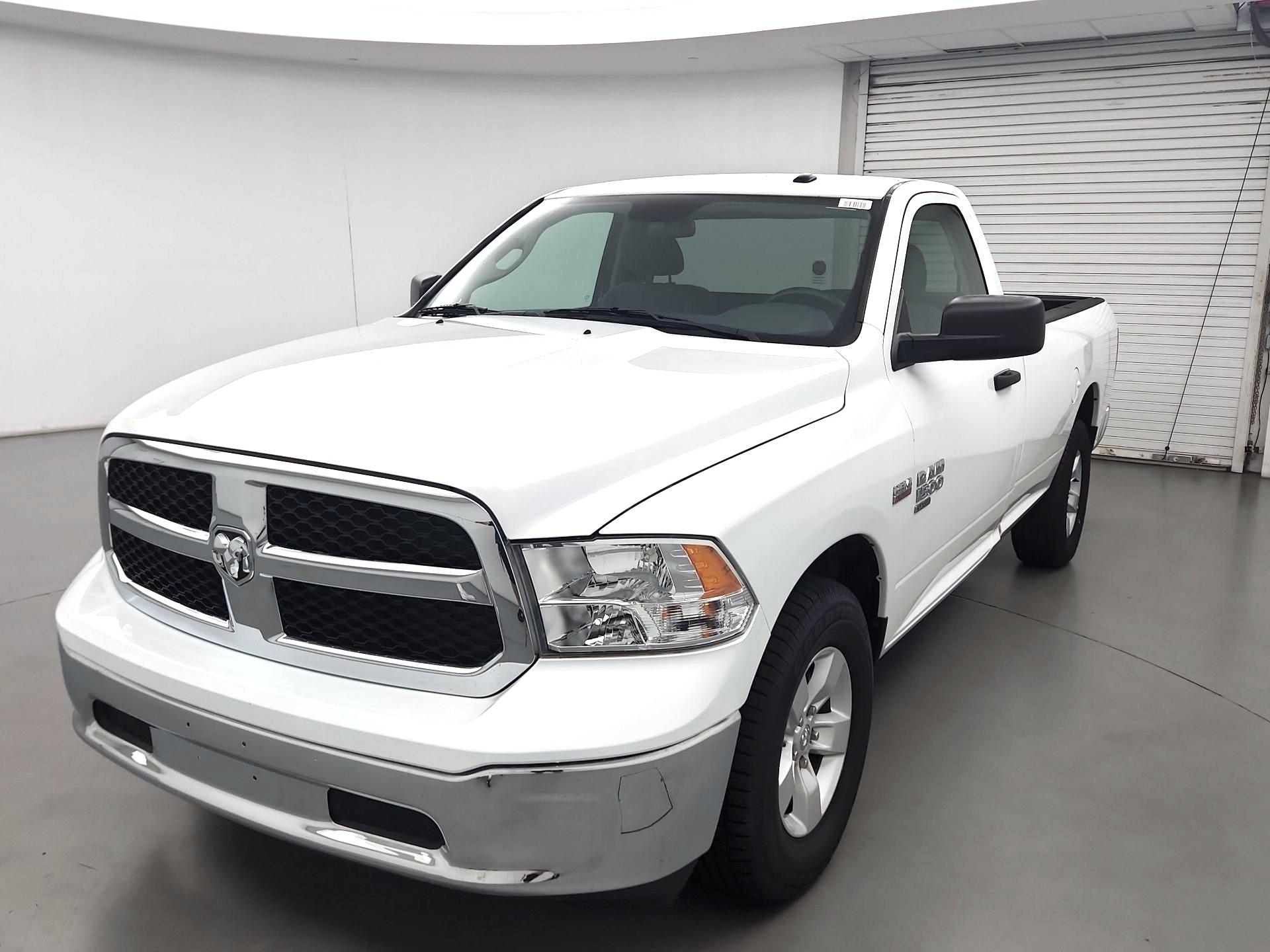 Thumbnail: 2020 RAM 1500 Classic - 3