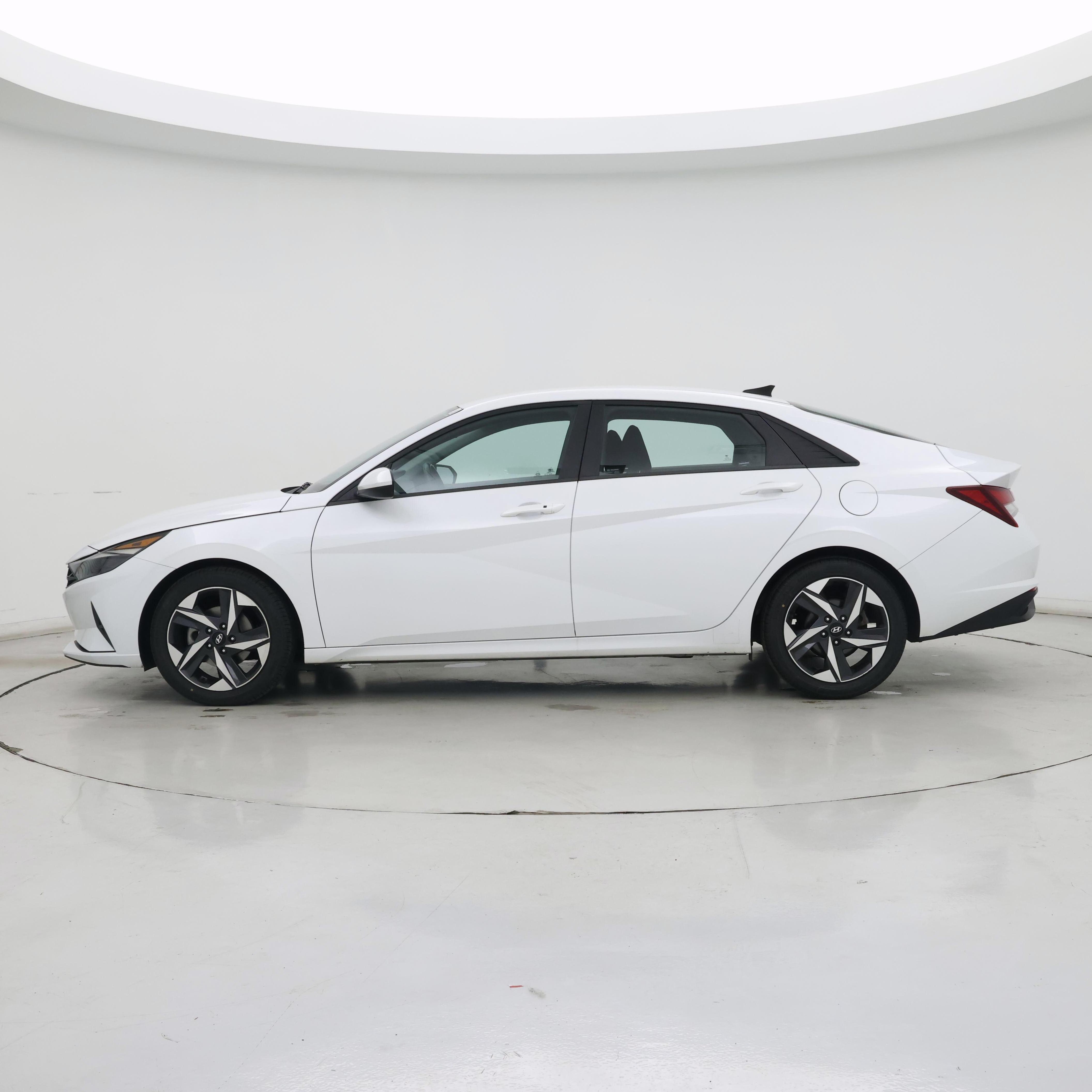 Thumbnail: 2023 Hyundai Elantra - 3