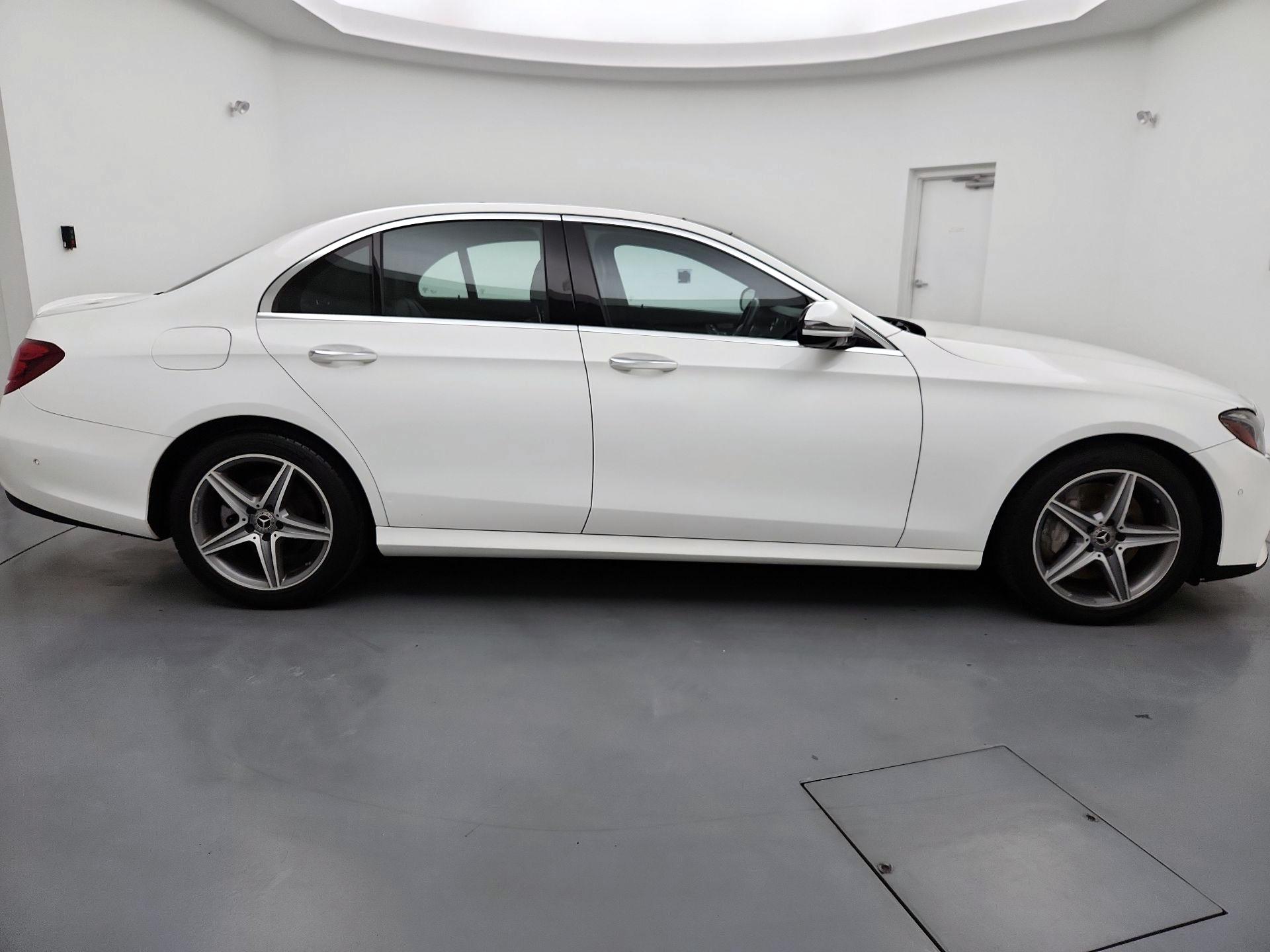 Thumbnail: 2019 Mercedes-Benz E-Class - 4