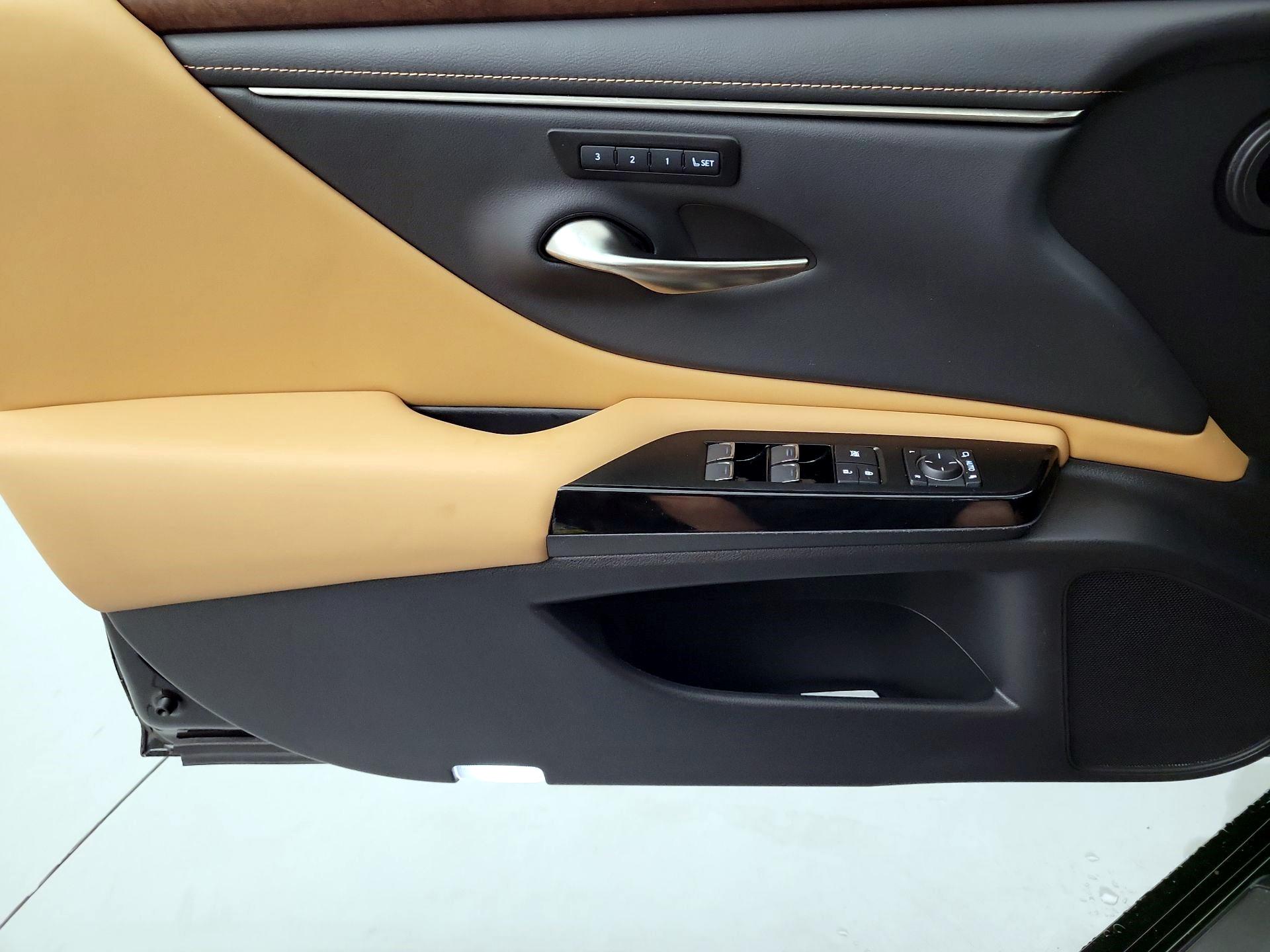 Thumbnail: 2022 Lexus ES - 10