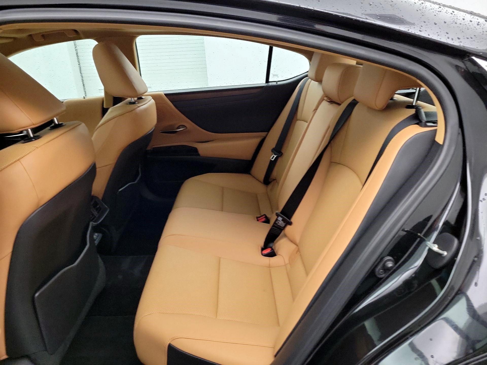 Thumbnail: 2022 Lexus ES - 18