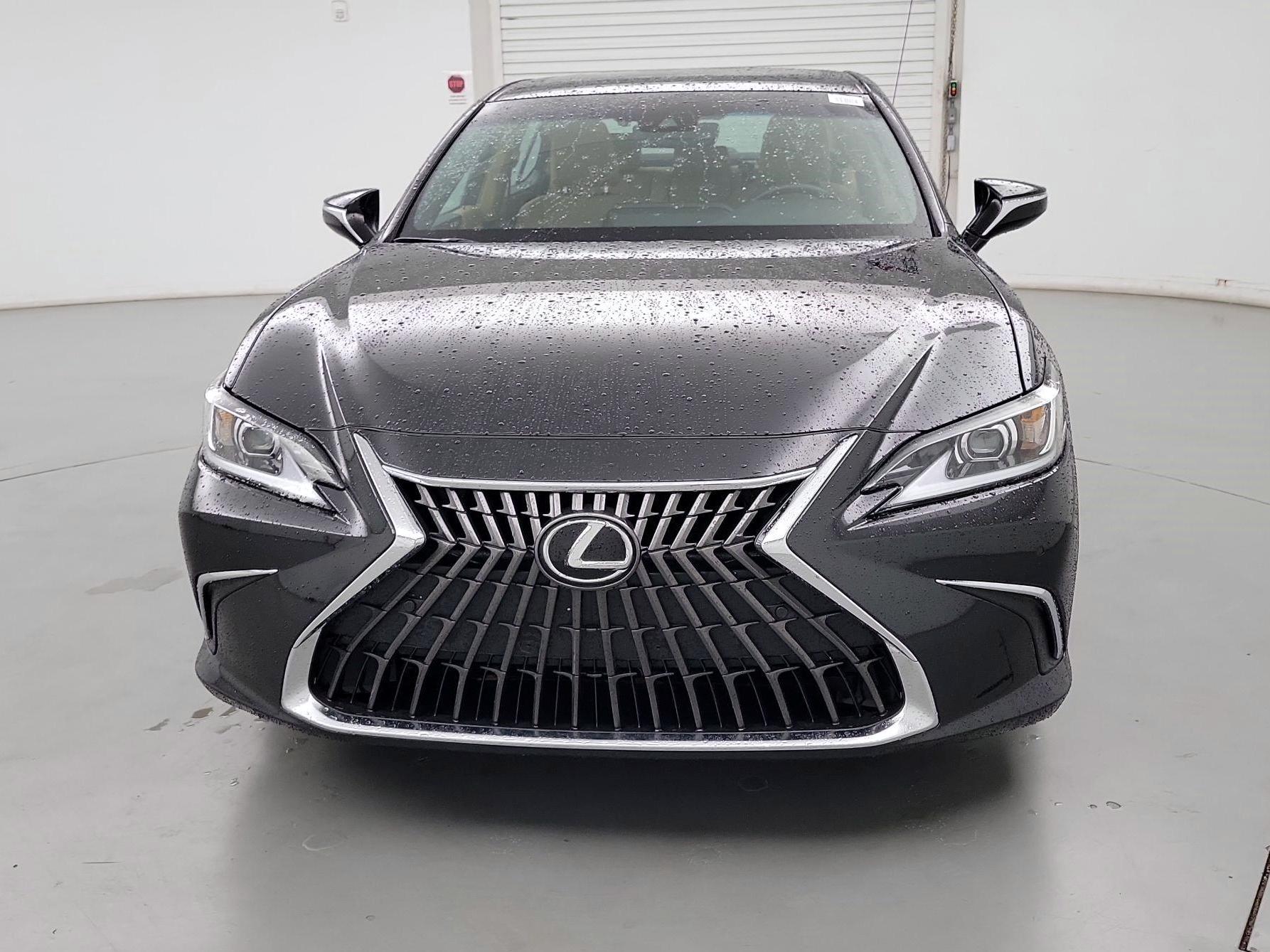 Thumbnail: 2022 Lexus ES - 2
