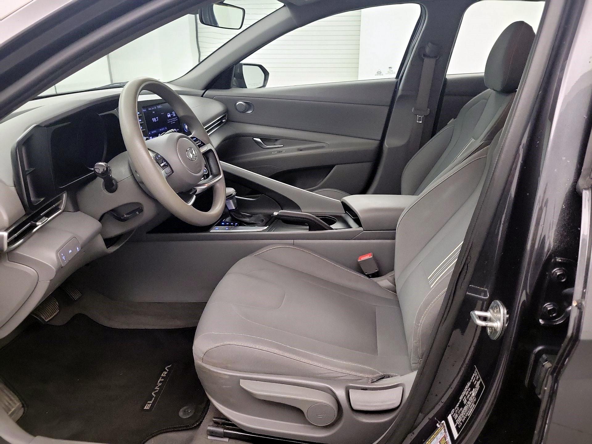 Thumbnail: 2022 Hyundai Elantra - 9