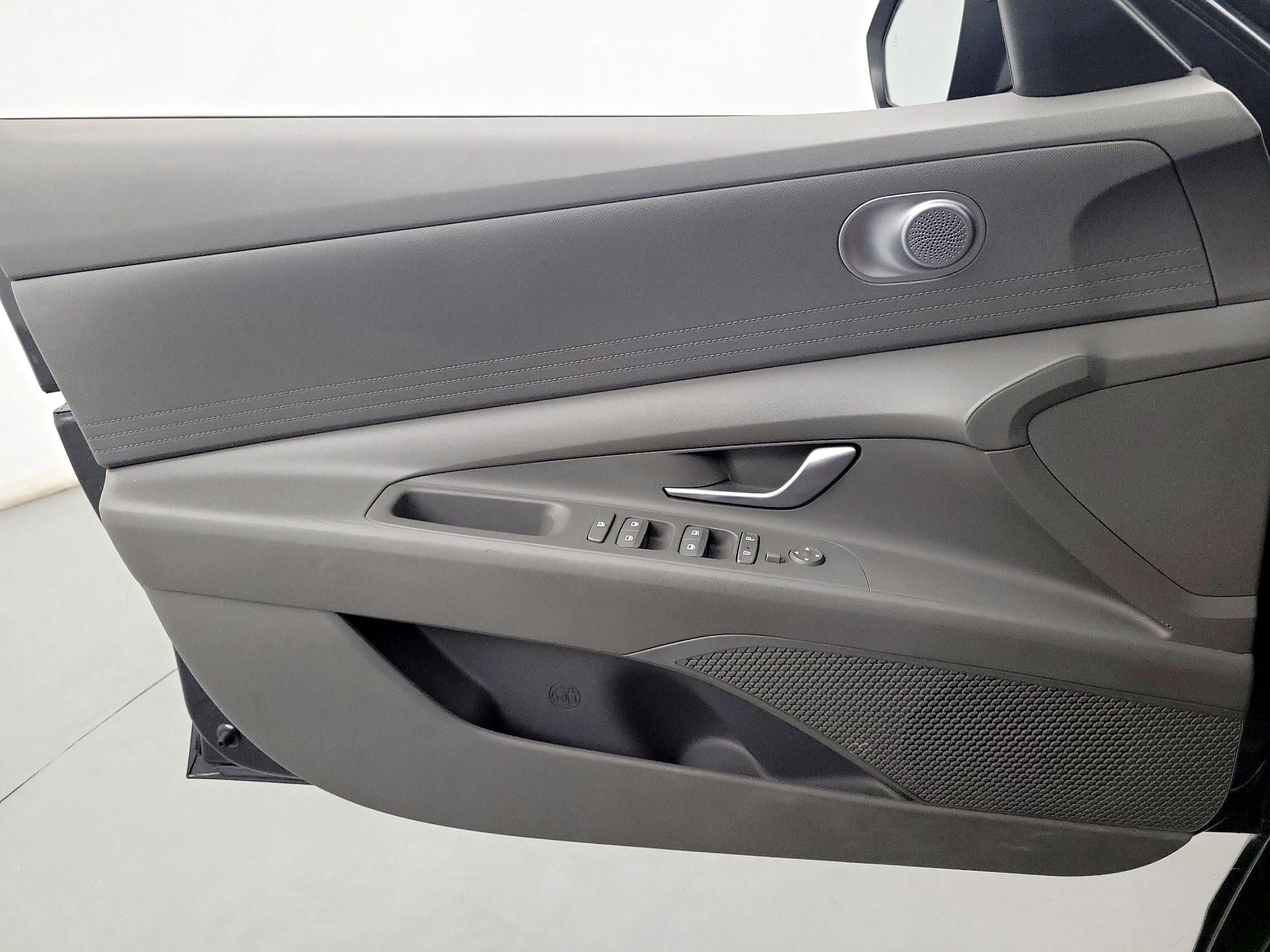 Thumbnail: 2022 Hyundai Elantra - 10