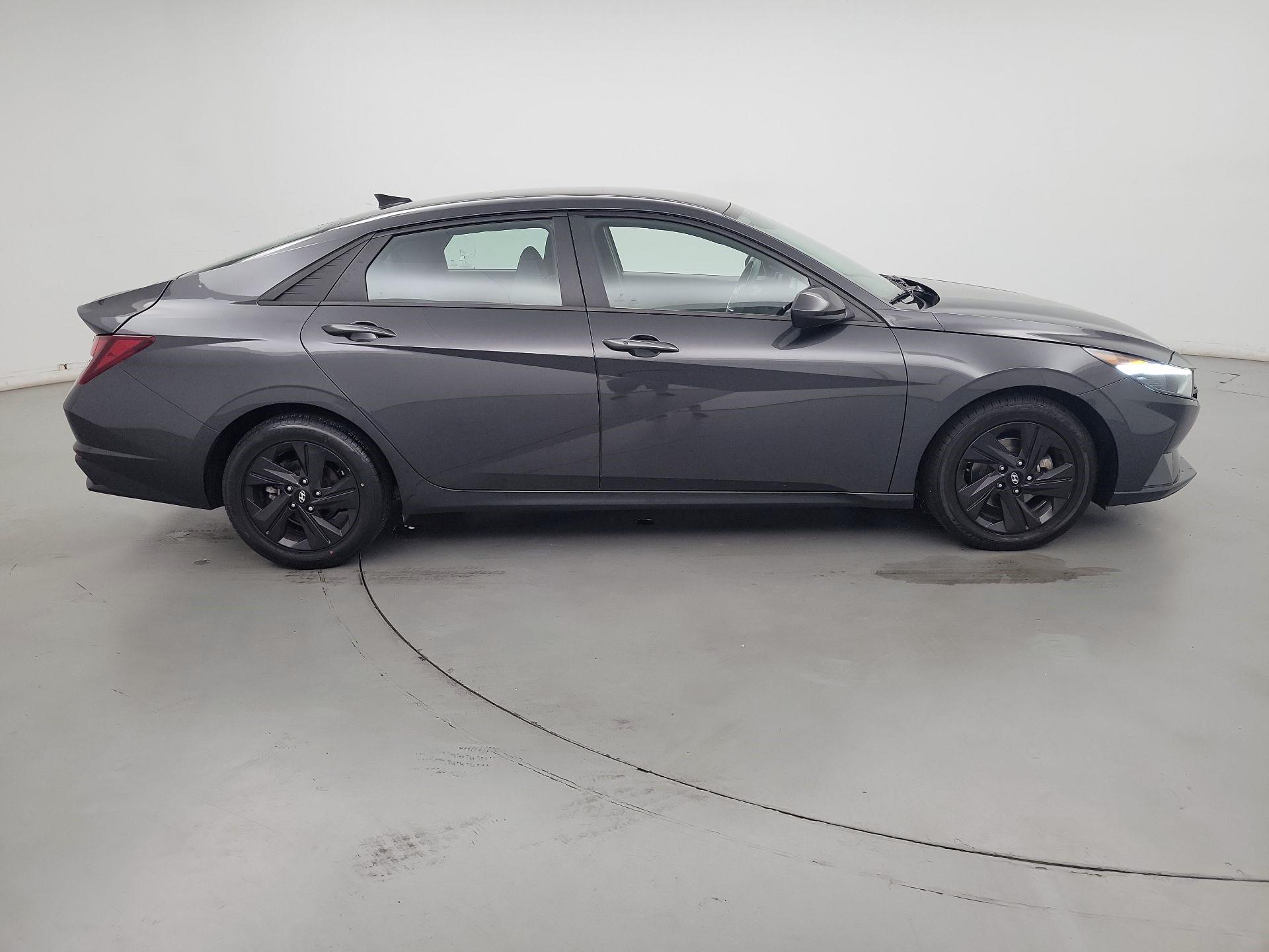 Thumbnail: 2022 Hyundai Elantra - 4