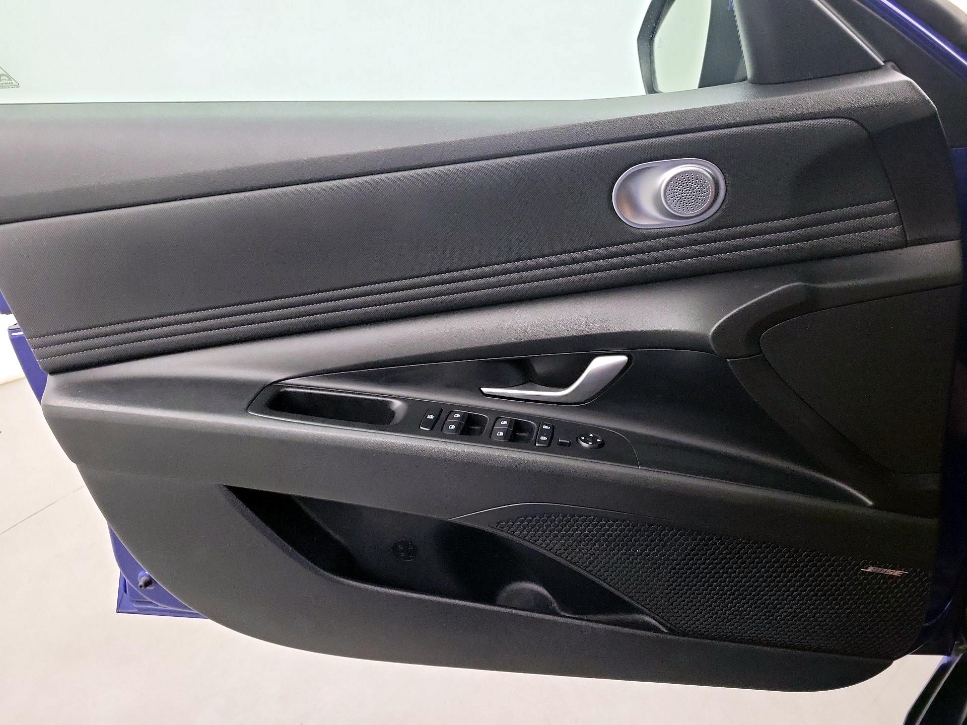 Thumbnail: 2022 Hyundai Elantra - 10