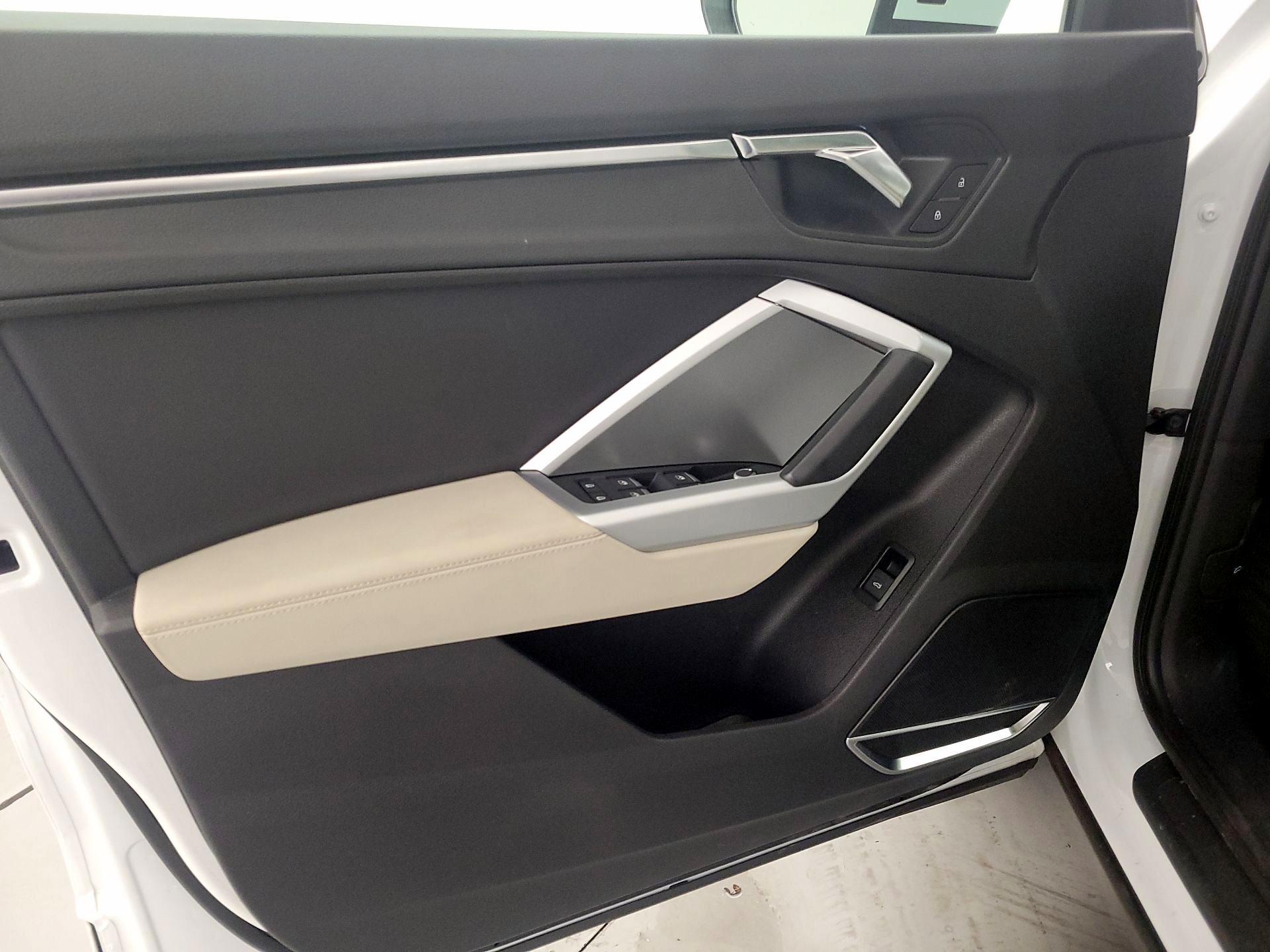 Thumbnail: 2020 Audi Q3 - 12