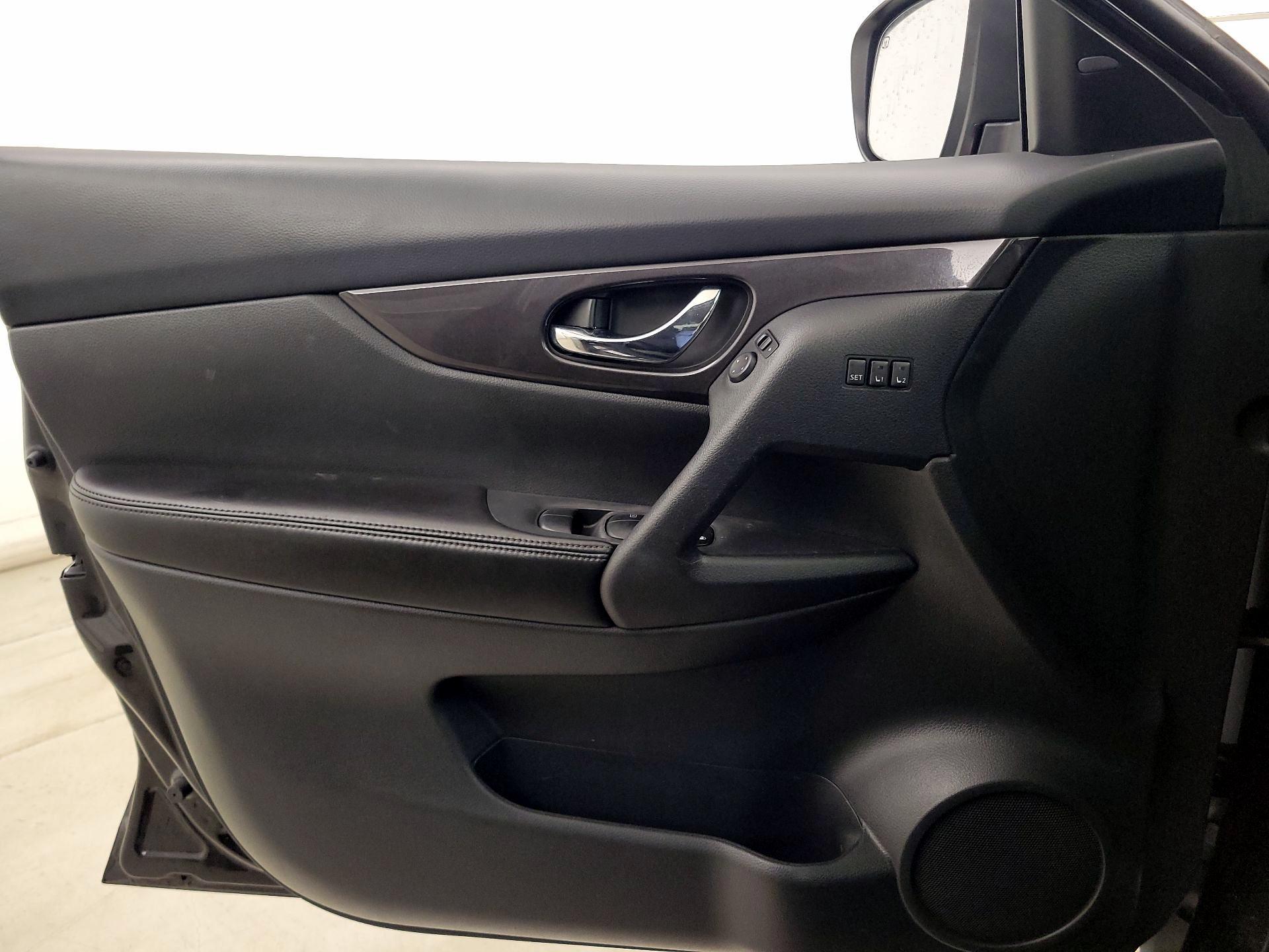 Thumbnail: 2019 Nissan Rogue - 12