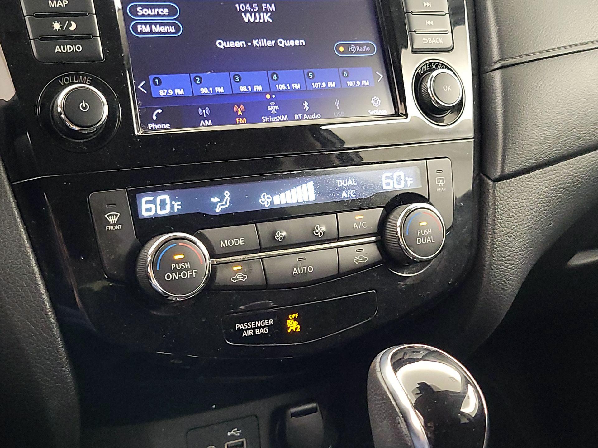 Thumbnail: 2019 Nissan Rogue - 16