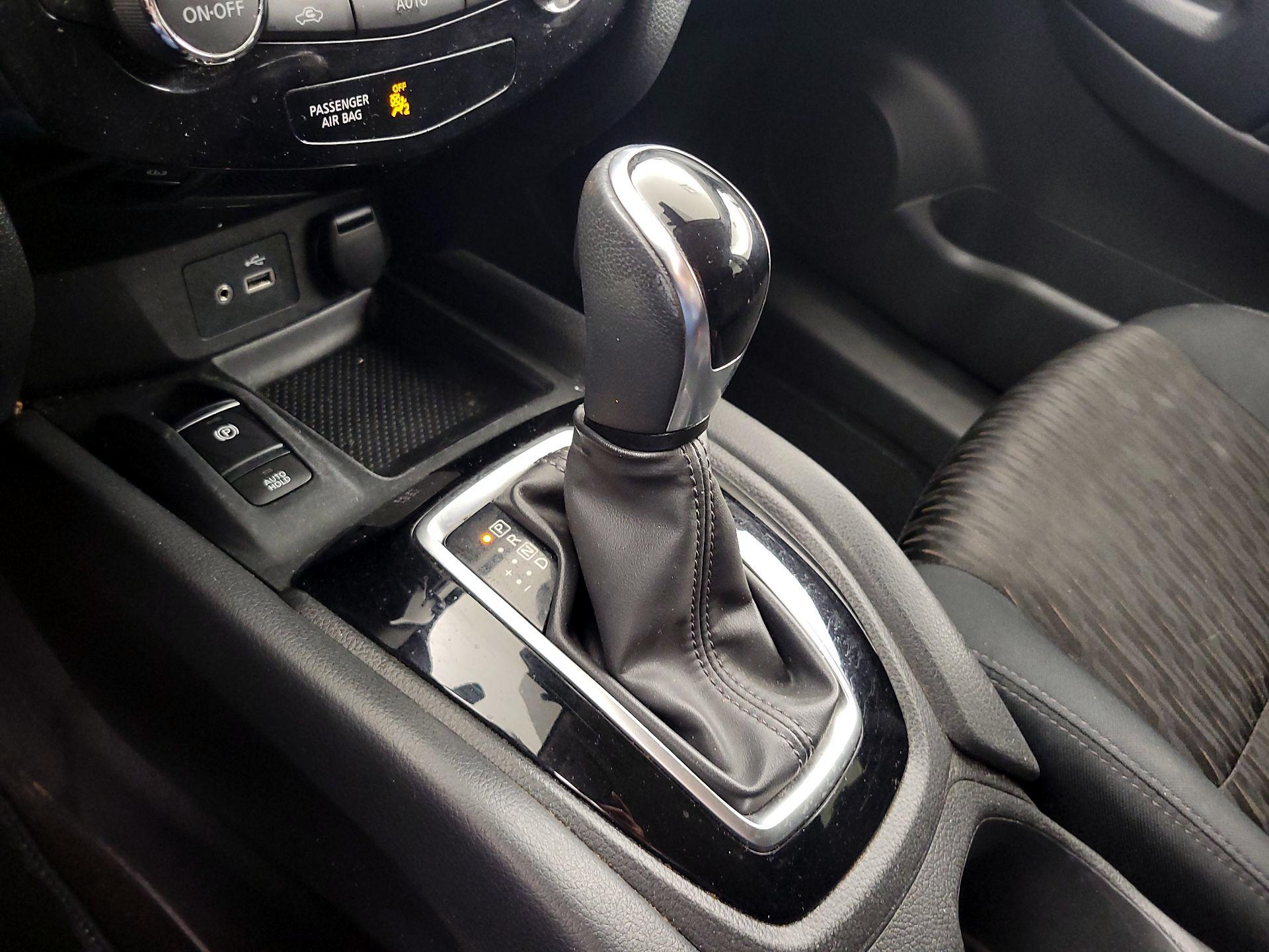Thumbnail: 2019 Nissan Rogue - 17