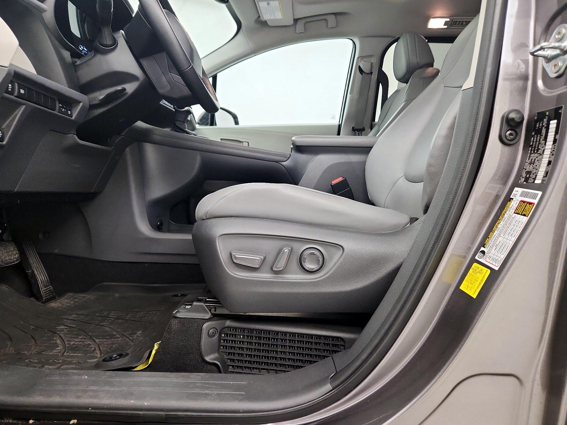 Thumbnail: 2021 Toyota Sienna - 11