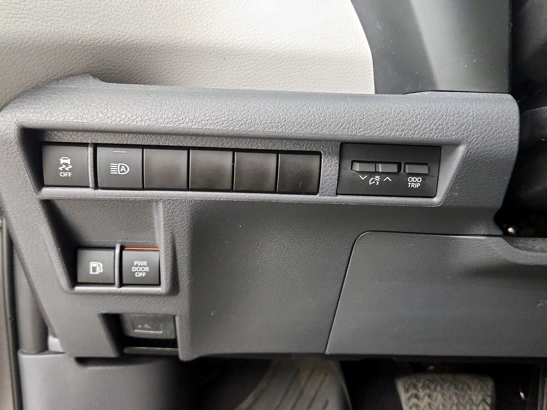 Thumbnail: 2021 Toyota Sienna - 13