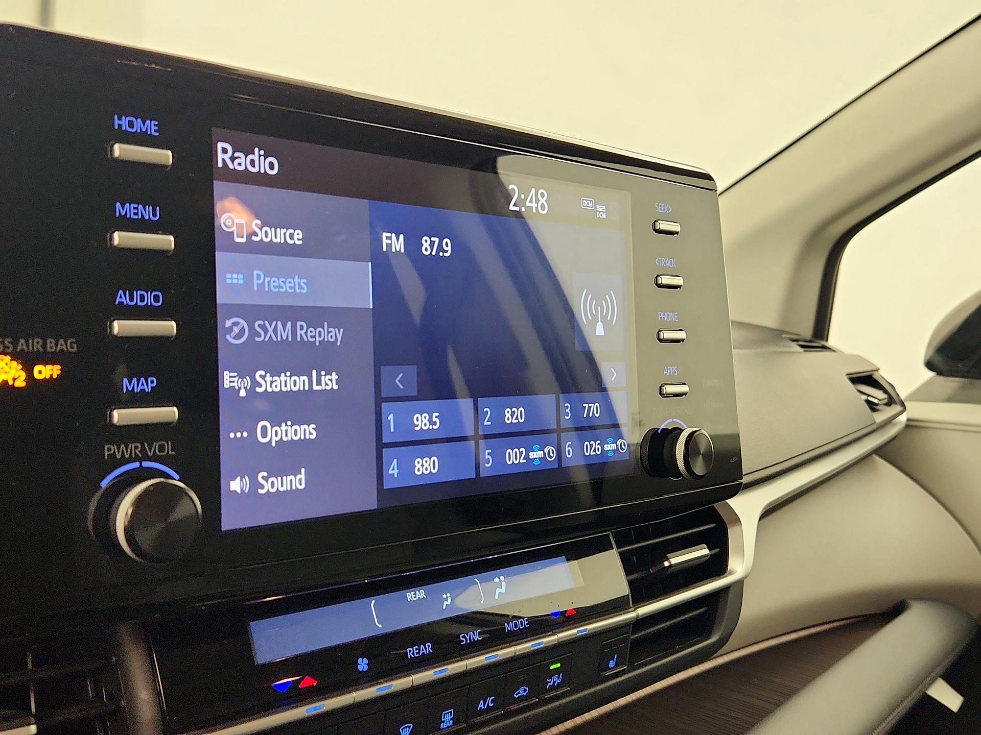 Thumbnail: 2021 Toyota Sienna - 15